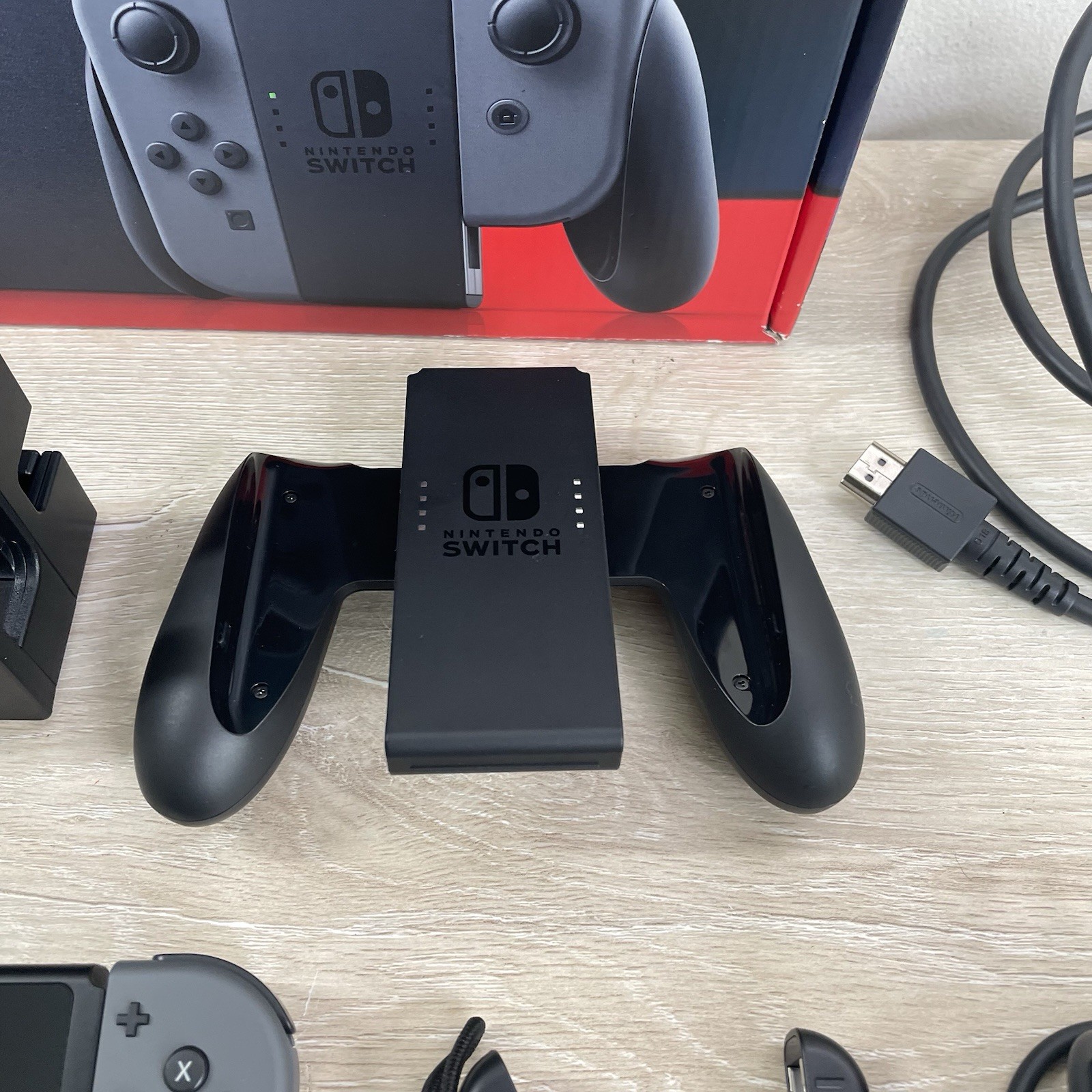 Nintendo Switch Console Bundle w/Gray Joy-Cons Complete In Box CIB – Excellent