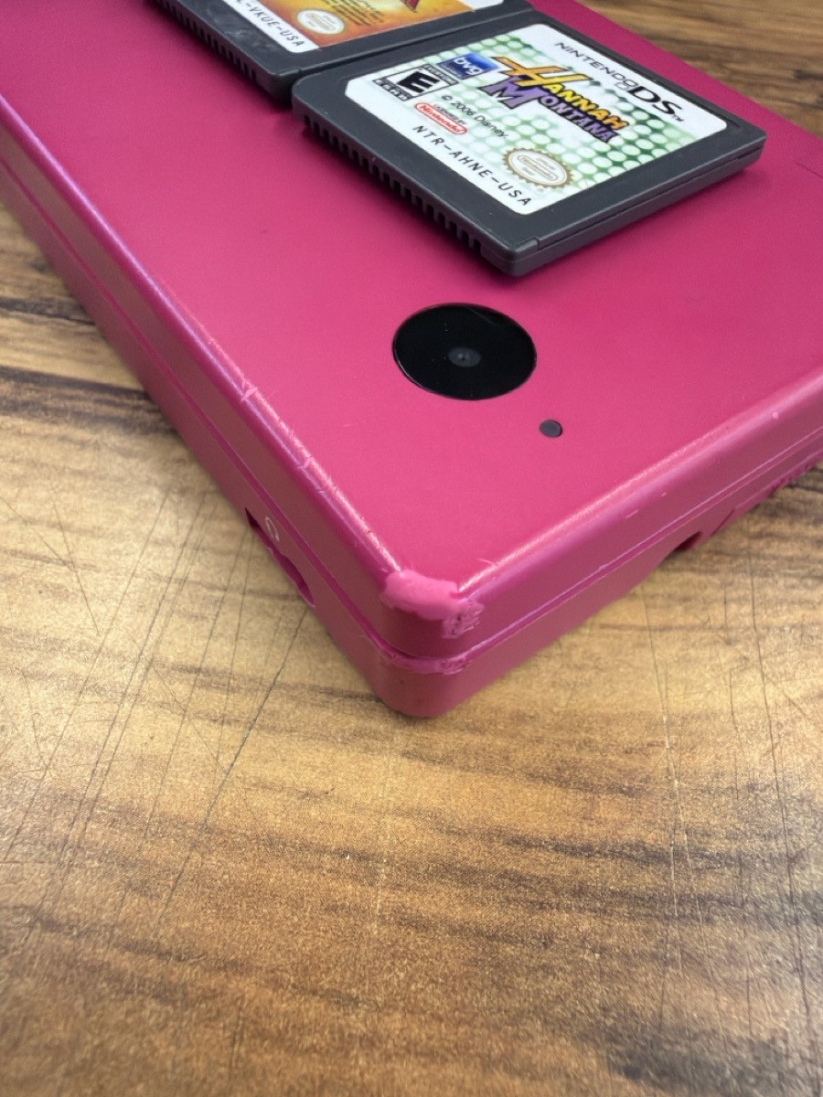 NINTENDO DSI – HANDHELD GAME CONSOLE – TWL-001 w/3 games (CJL007525)