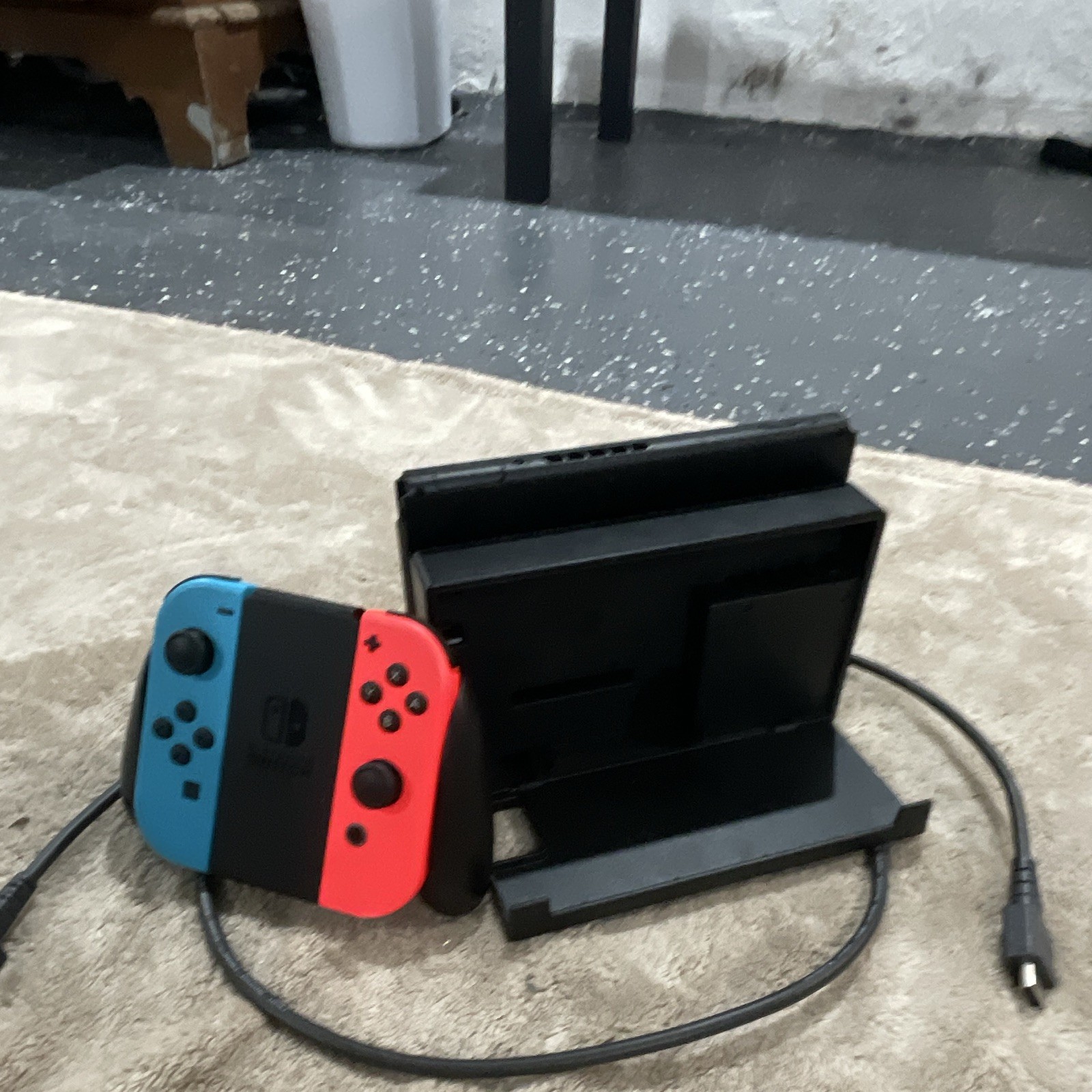 Nintendo Switch Console Dockable w/ Dock Neon Red/Blue Joy-Con 32GB 1080p