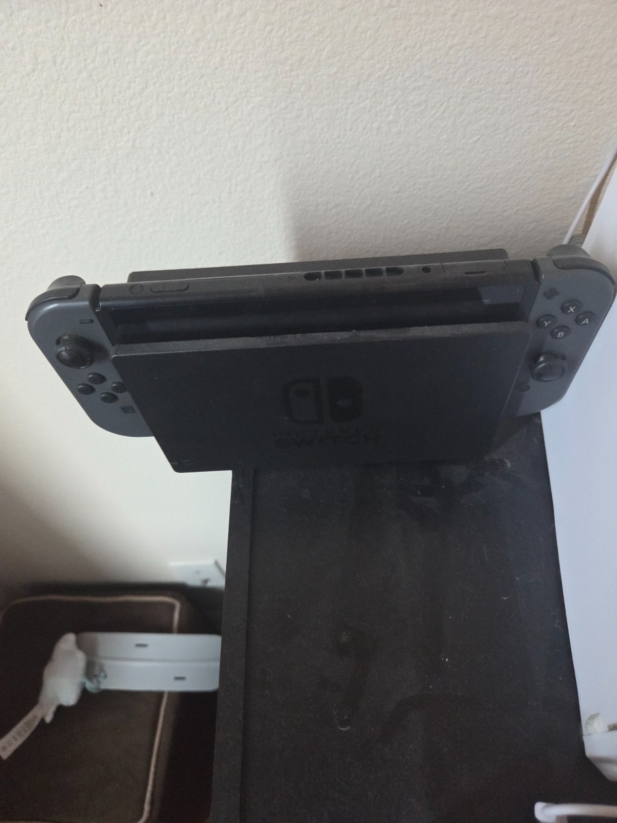 Nintendo Switch Console w/ Gray Joy‑Con light use clean no scratches on display
