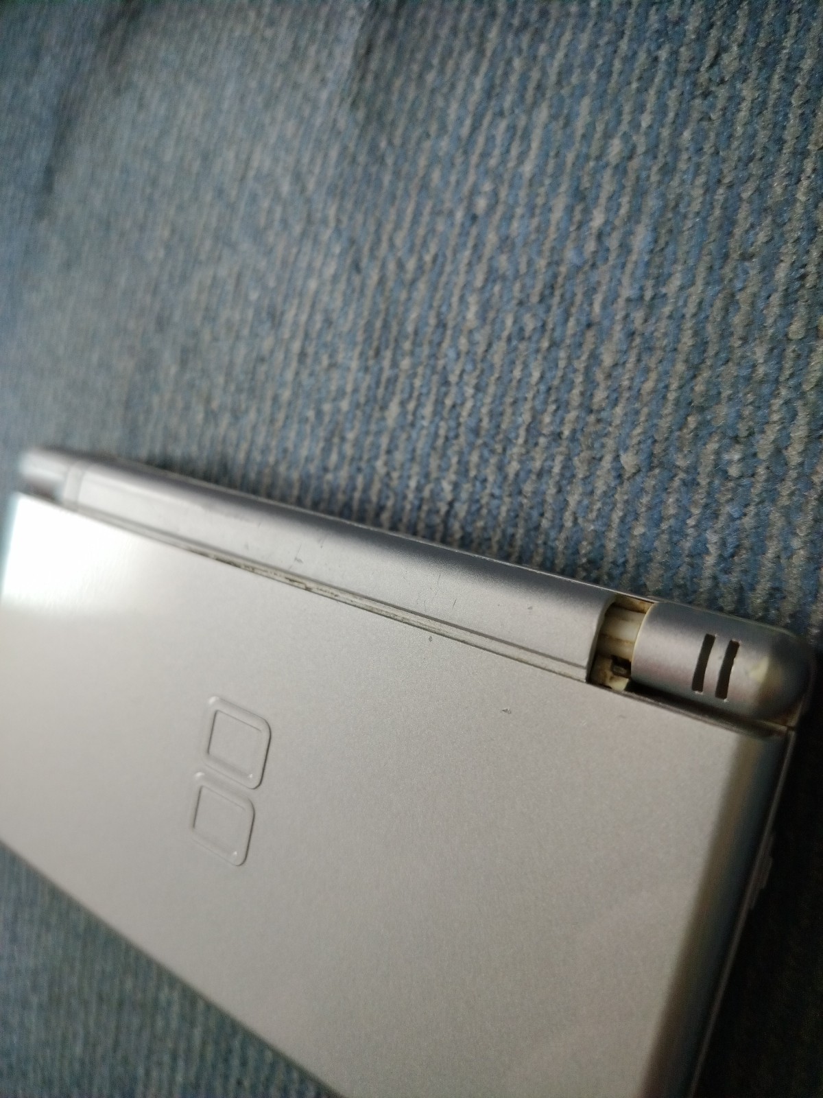 Nintendo DS Lite Handheld System- Silver (READ DESCRIPTION)