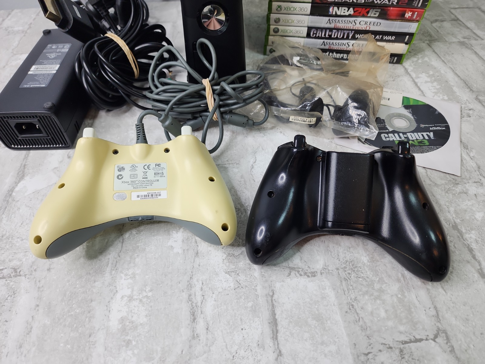 Microsoft Xbox 360 S Console Bundle 10 Games Controllers Kinect Component Cable