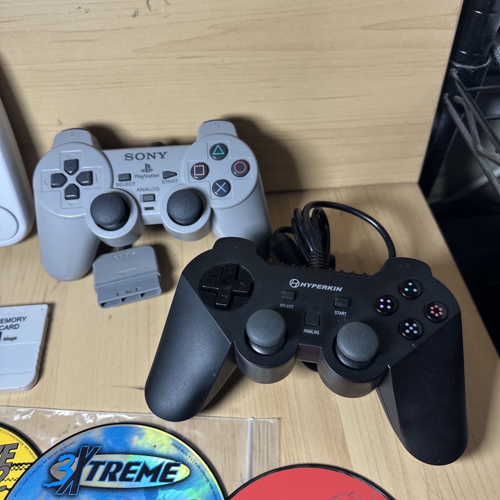 BUNDLE Sony Playstation 1 PSOne Console 2 Controllers + Memory SCPH-101 8 GAMES