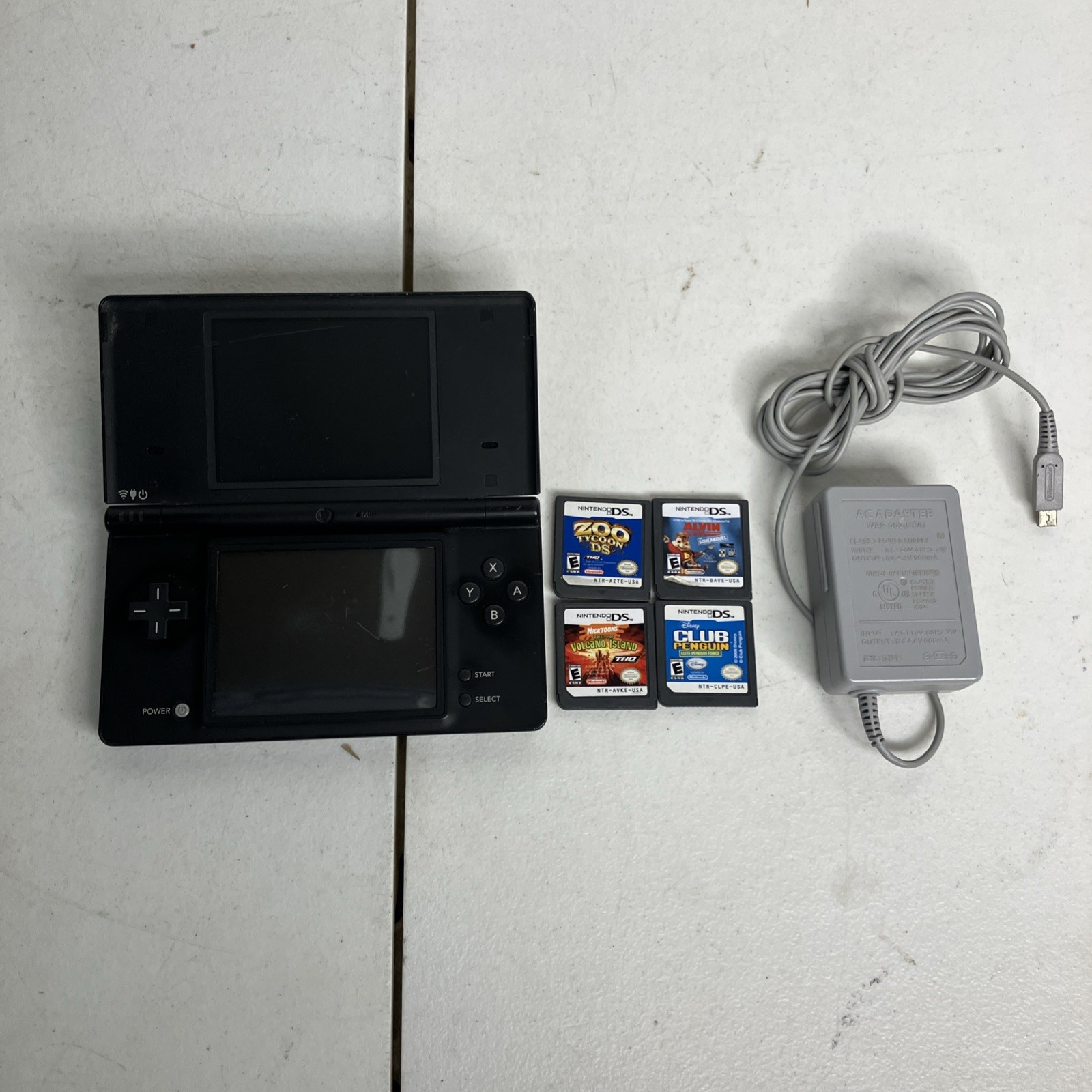 Nintendo DSi Black TWL-001 Handheld Game Console Bundle Charger 4 Games