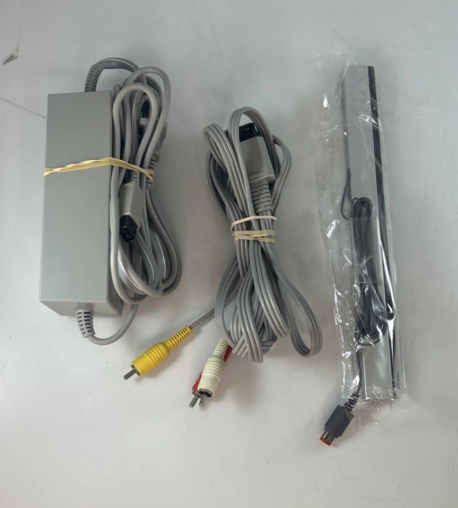 Wii RVL-001 Console Bundle Motion Plus & Hidden Mysteries Titanic Game TESTED