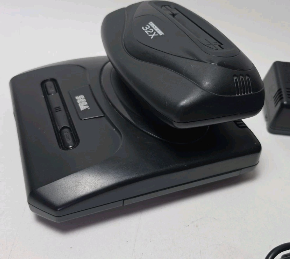 SEGA 32x w/ Genesis Model 2 Combo, 2 Controllers, All Wires Tested Works