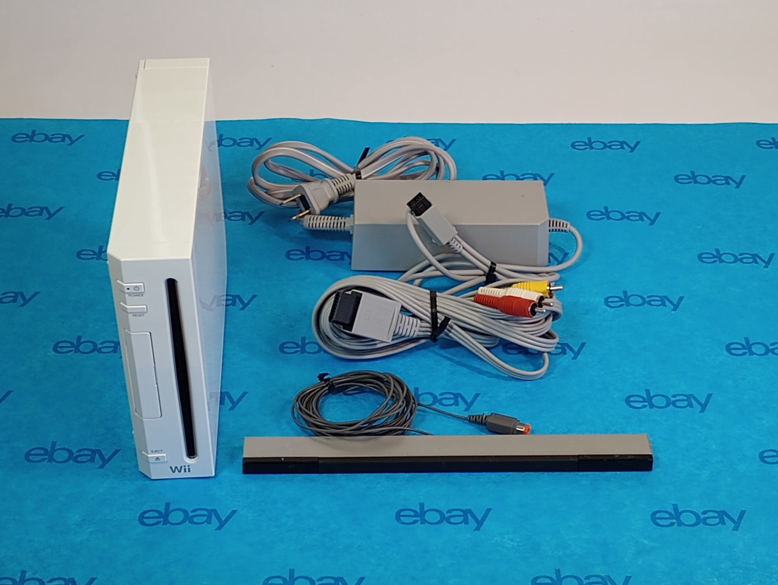 Nintendo Wii Console RVL-001 White Bundle Power Supply AV Cables Sensor Bar