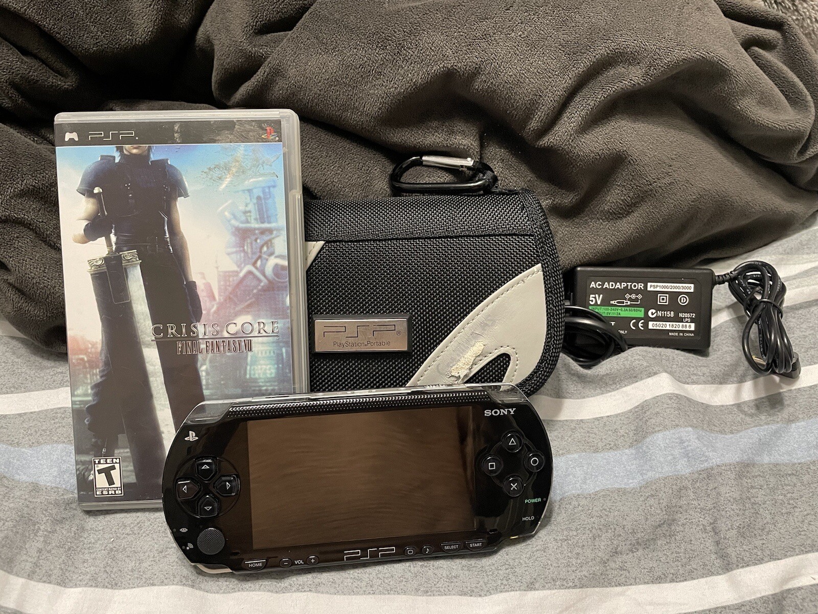 Sony PSP-1010 PlayStation Portable Console Bundle w/ game and case