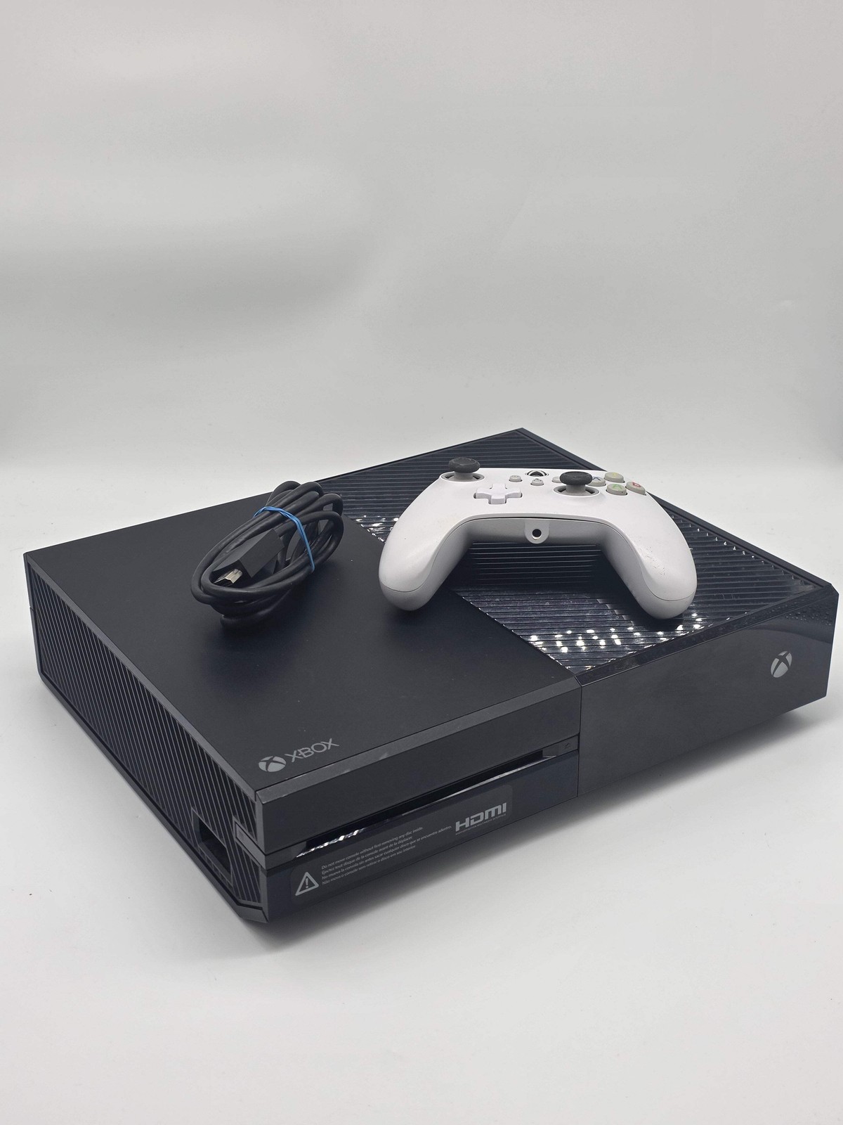 Microsoft Xbox One 1540 500GB Console w/ Controller HDMI Cable Used