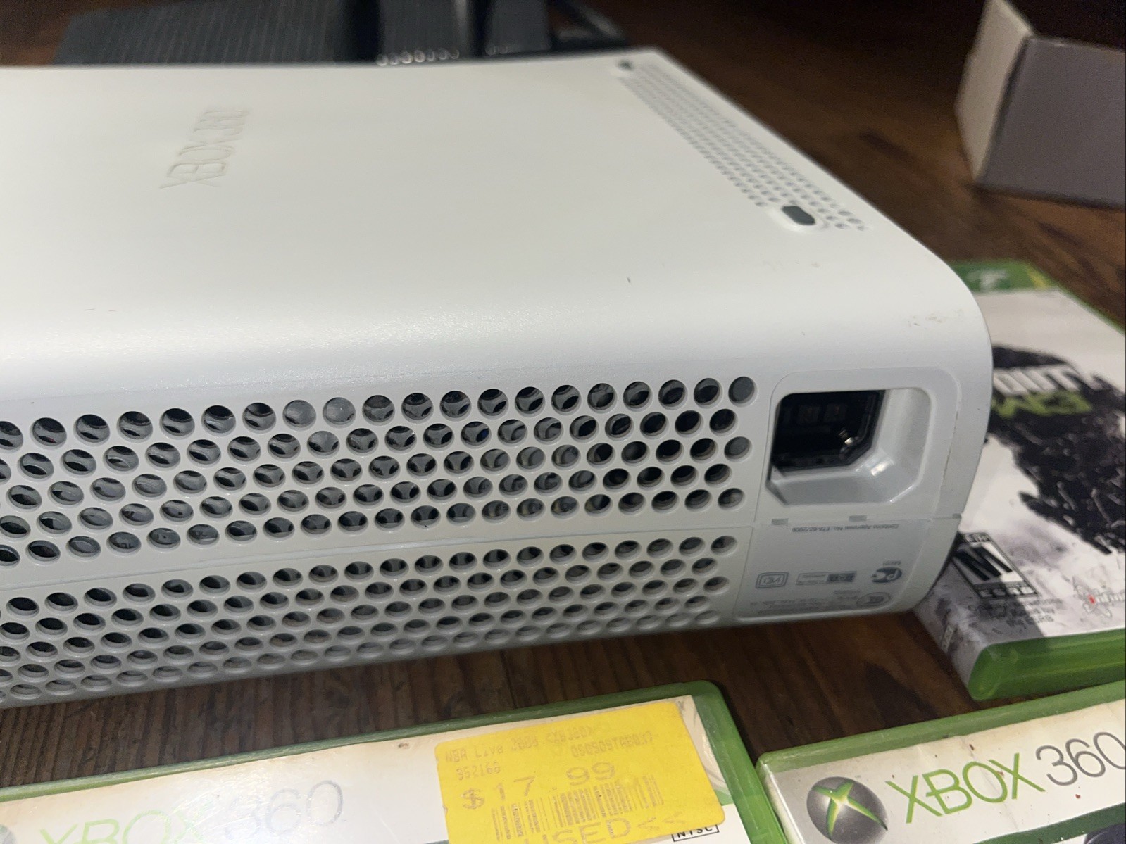 Xbox 360 60gb White Console bundle w/ games & Cords