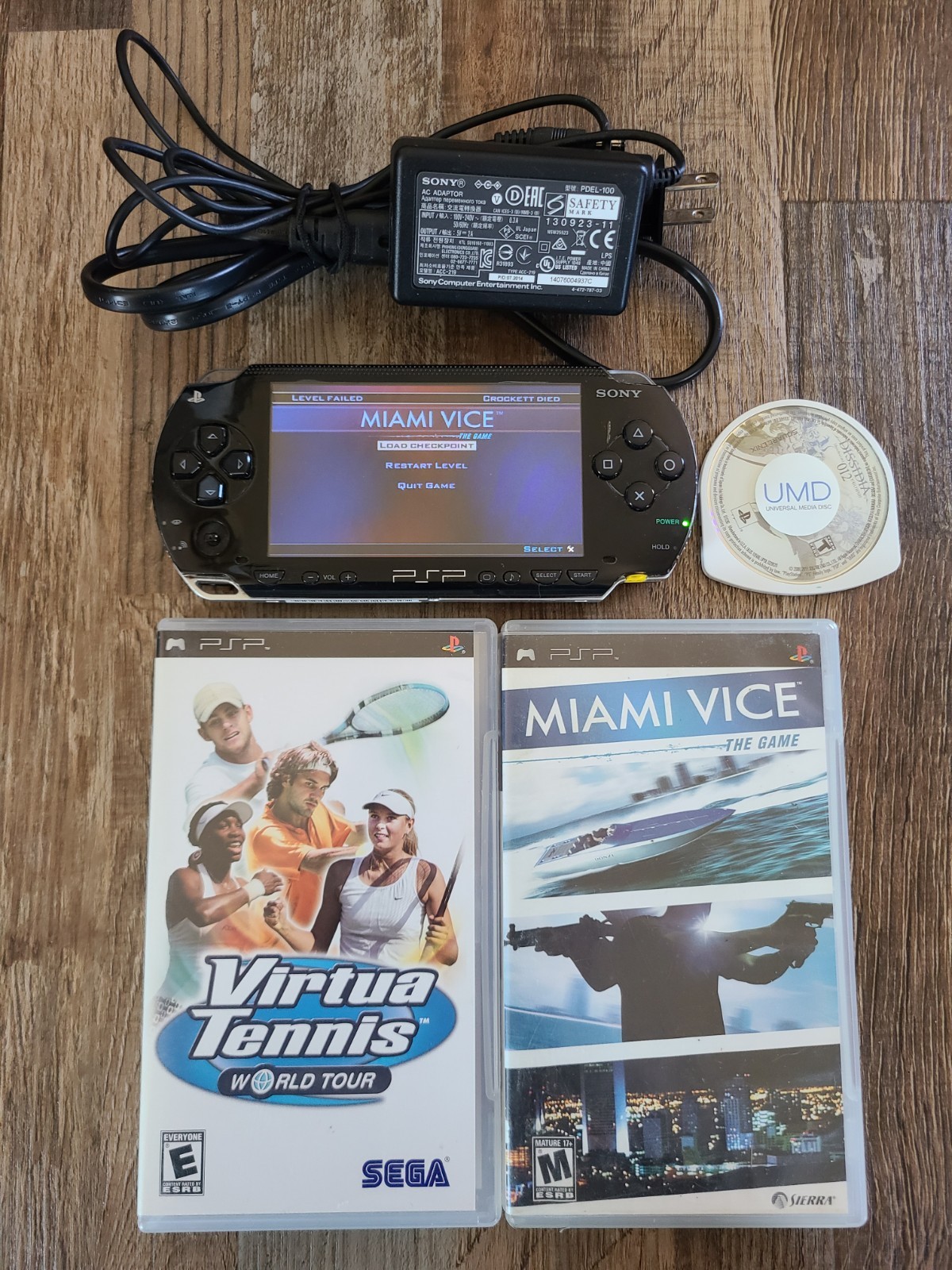 Sony PSP-1001 PlayStation Portable Console 3 Games Miami Vice Final Fantasy 012