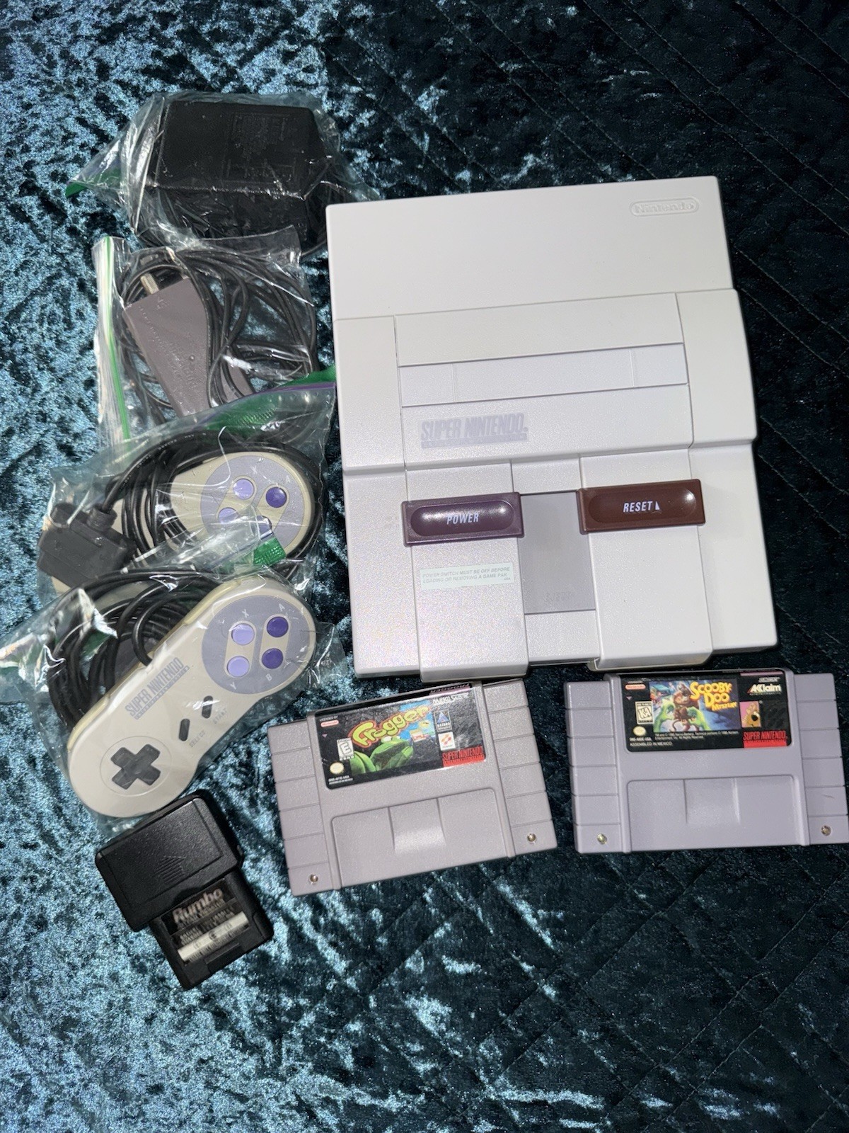 Super Nintendo SNS-001 Console with Controllers and 2 games