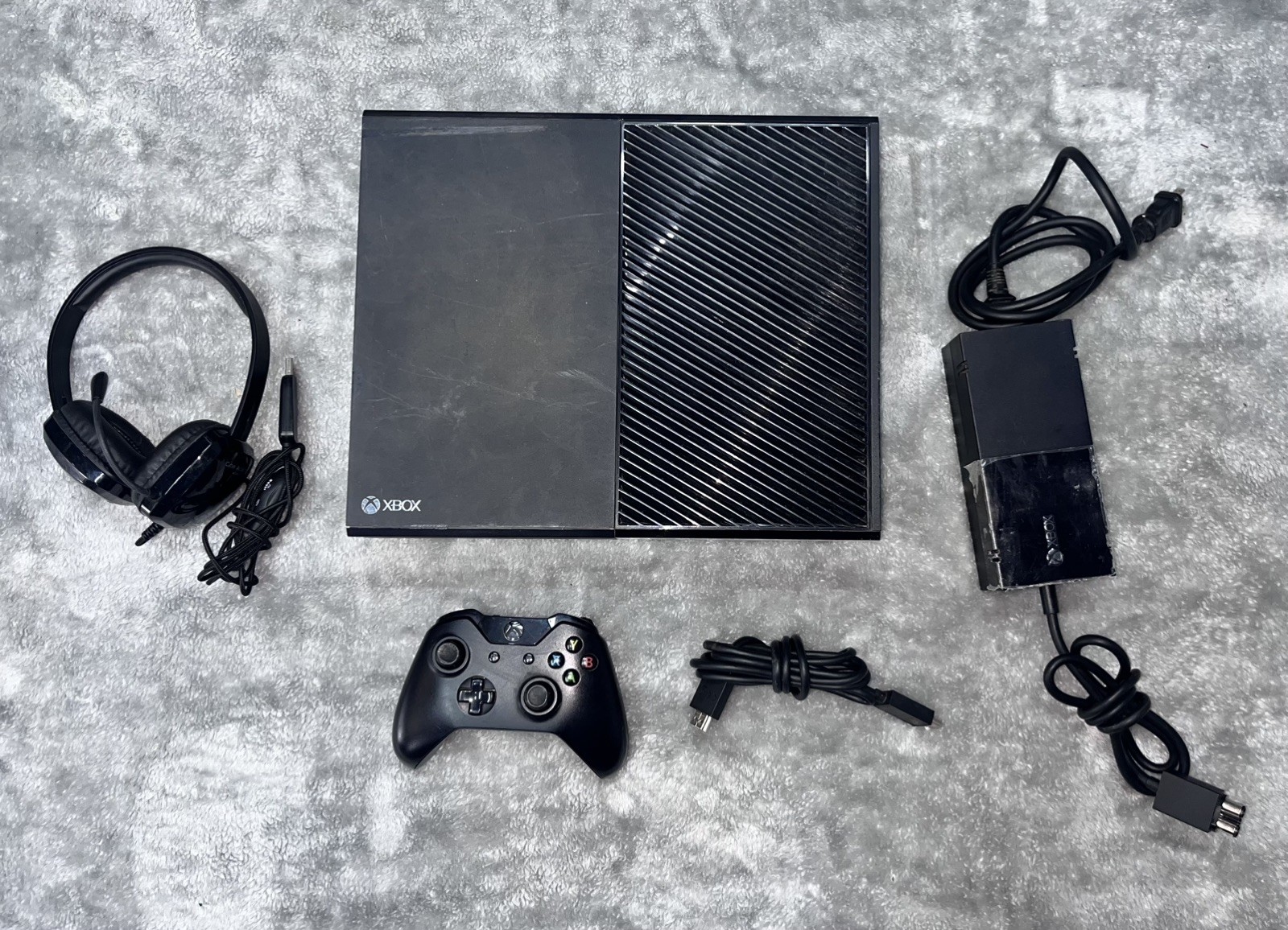 Microsoft Xbox One Console Bundle – Controller And Cables – Works
