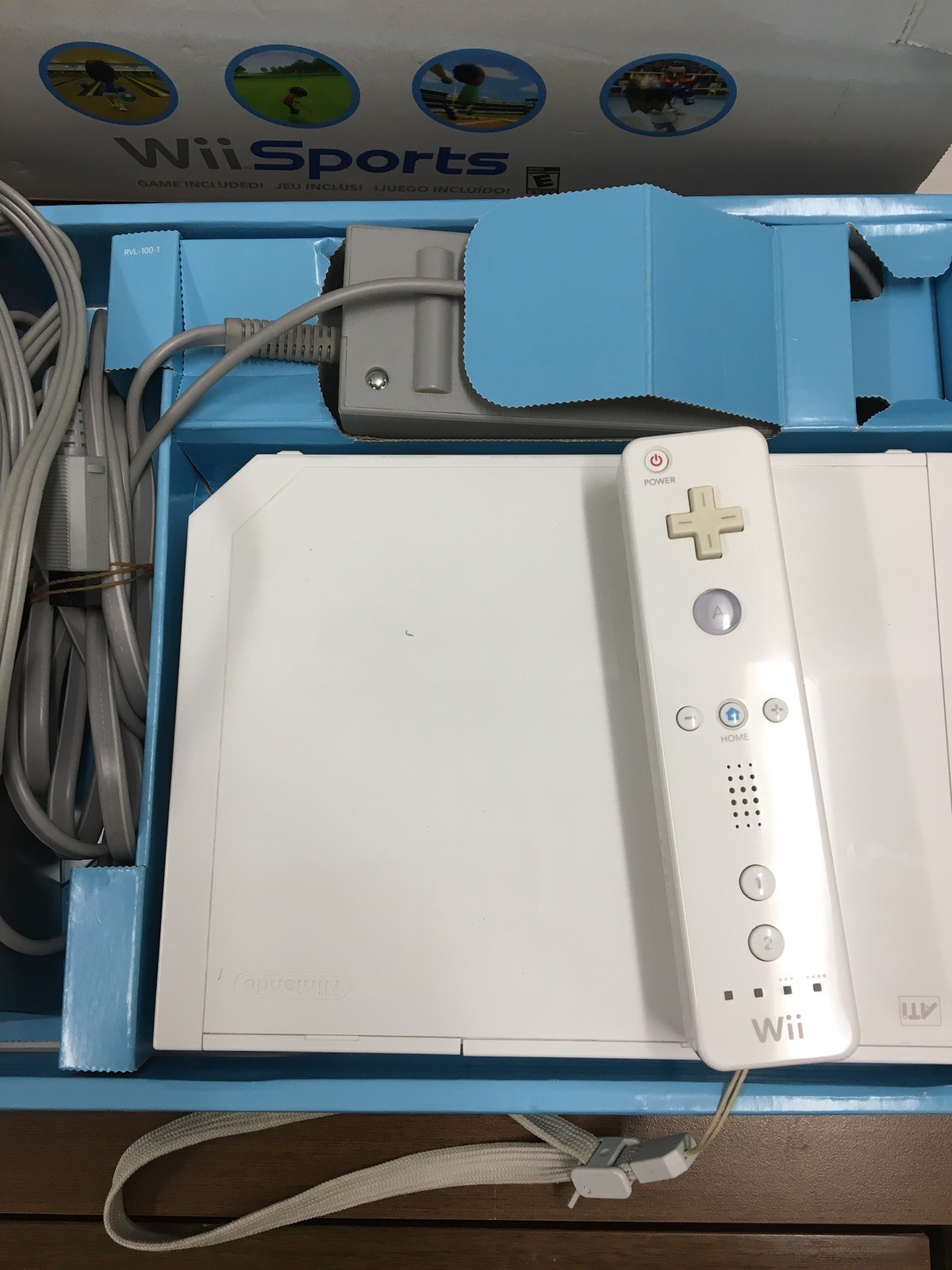 MINT! Nintendo Wii Sports Console Bundle Complete In Box Tested