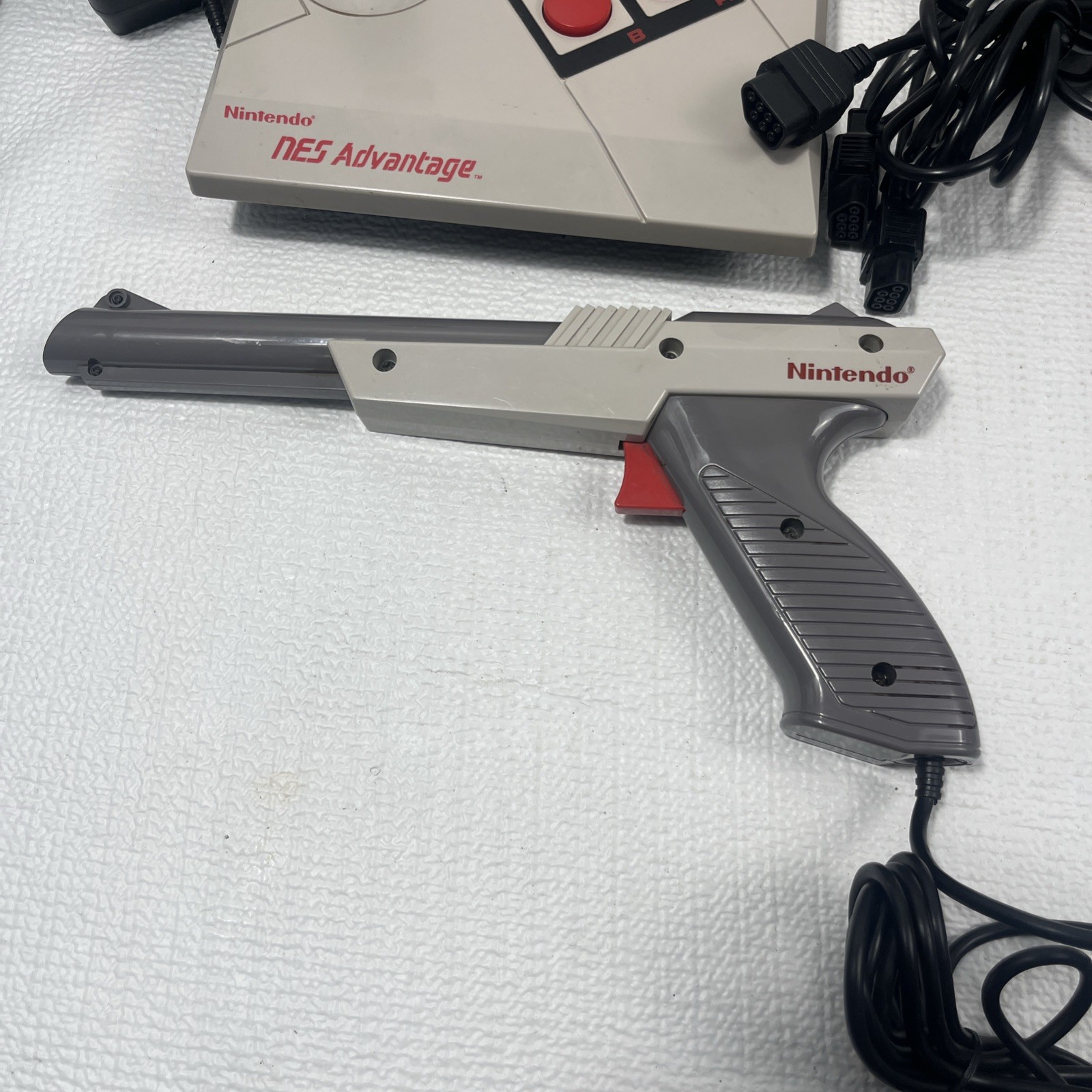 Nintendo NES Console Bundle Parts Repair Zapper NES Advantage 7 Games Powers On