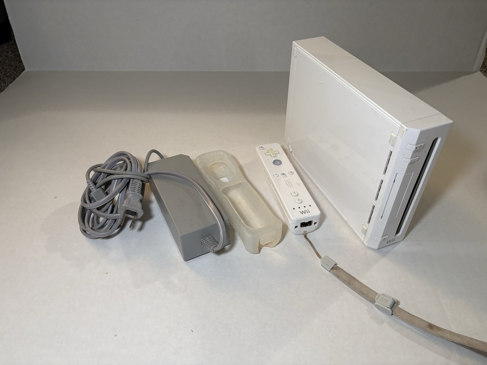 Nintendo Wii Console Gaming System RVL-001 – White W/ Power Cord And Controller