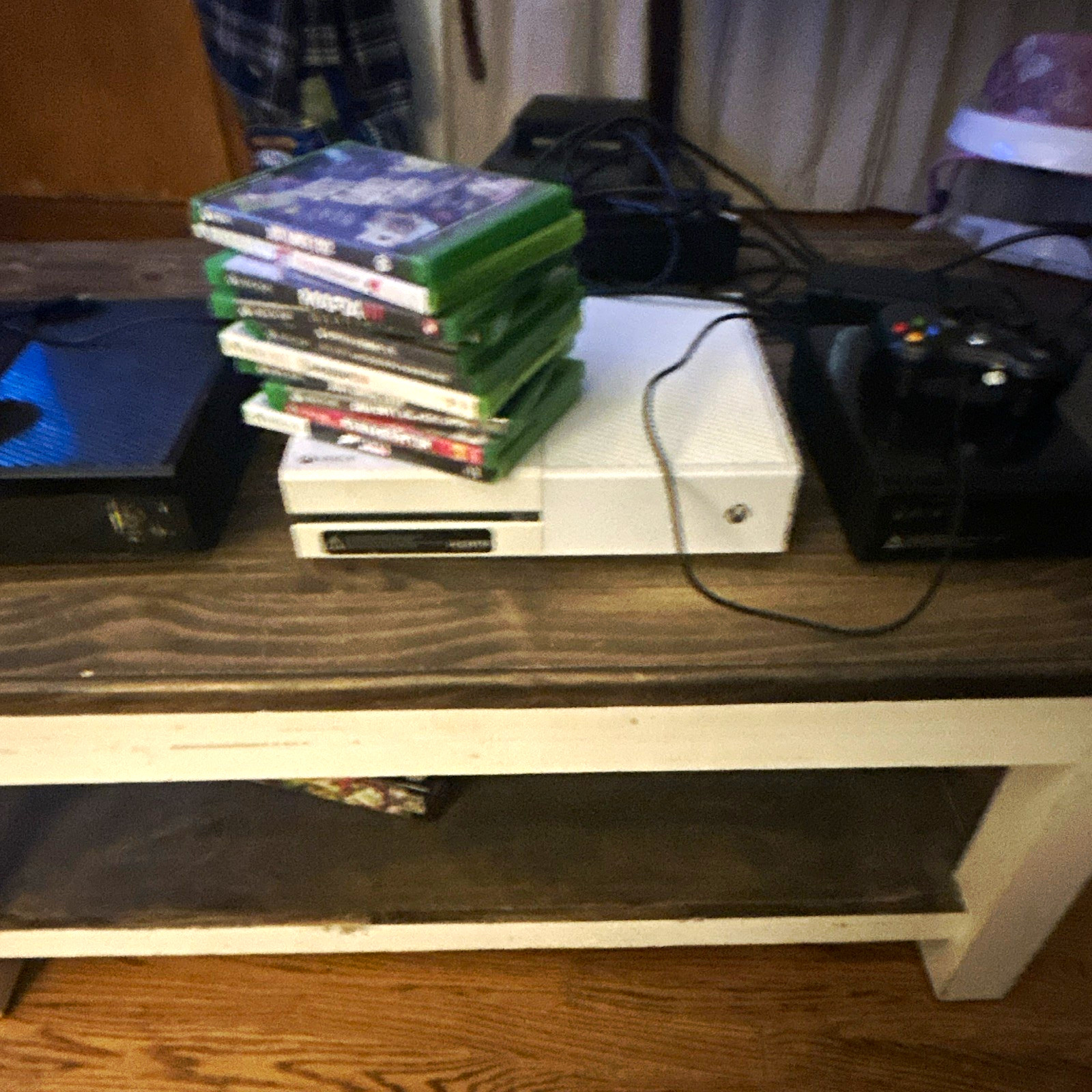Two Xbox ones one Xbox 360 whole bunch of games all working and reset￼￼