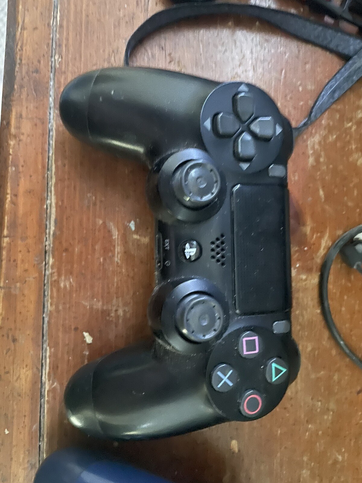 Sony PlayStation 4 Slim 1TB + 2 Controllers