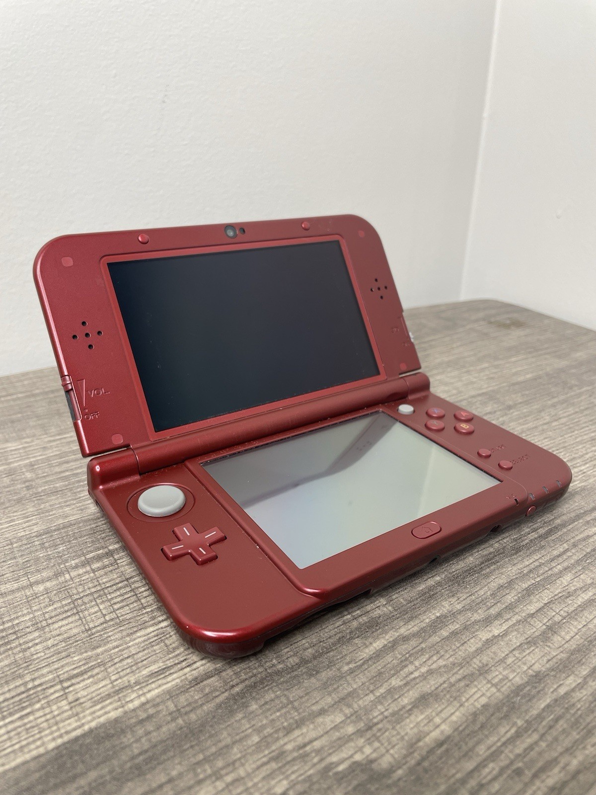 “NEW” NINTENDO 3DS XL METALLIC RED (RED-001) HANDHELD CONSOLE- USED.