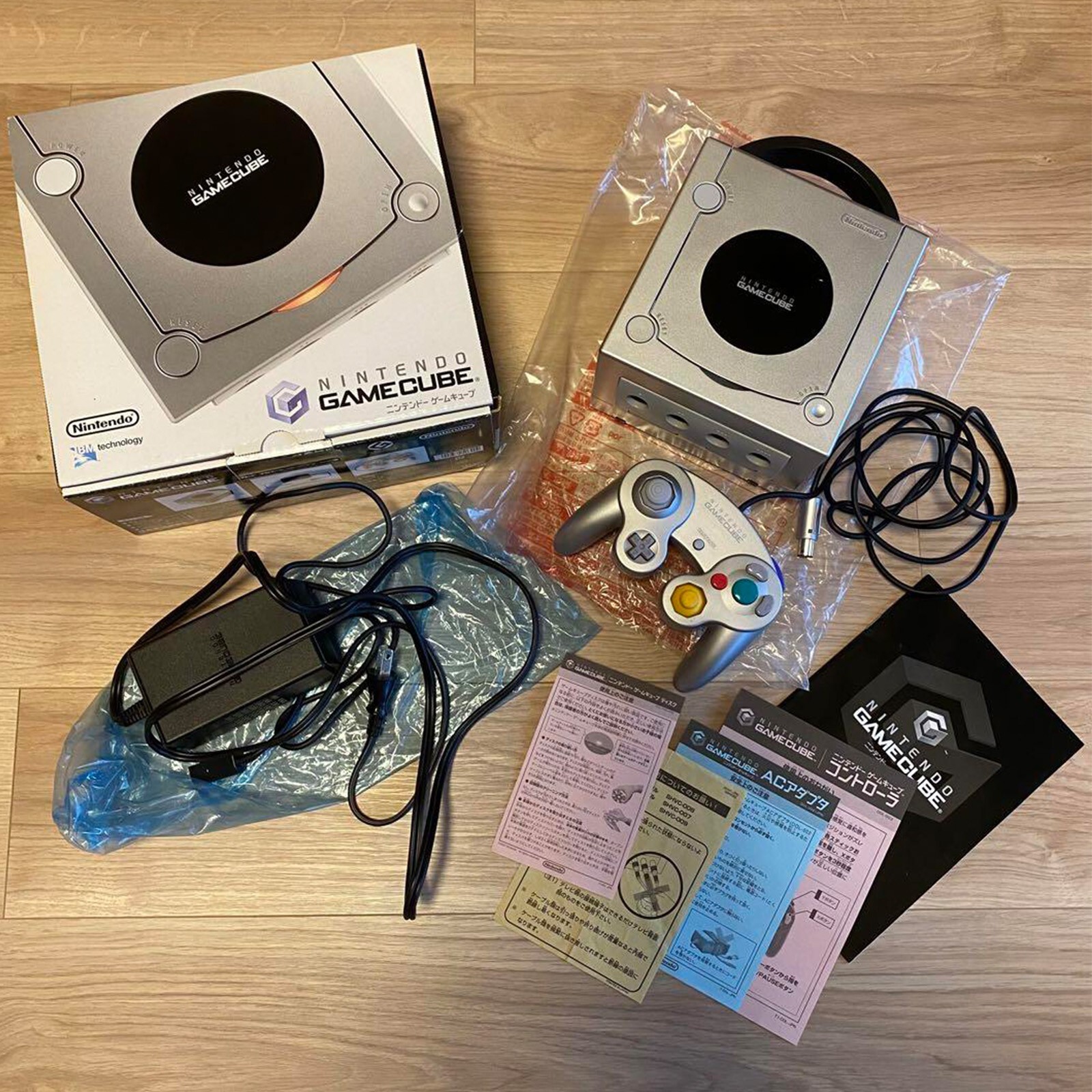 NINTENDO GAMECUBE Console GAME BOY PLAYER Silver Stereo AV Cable Set Very Good
