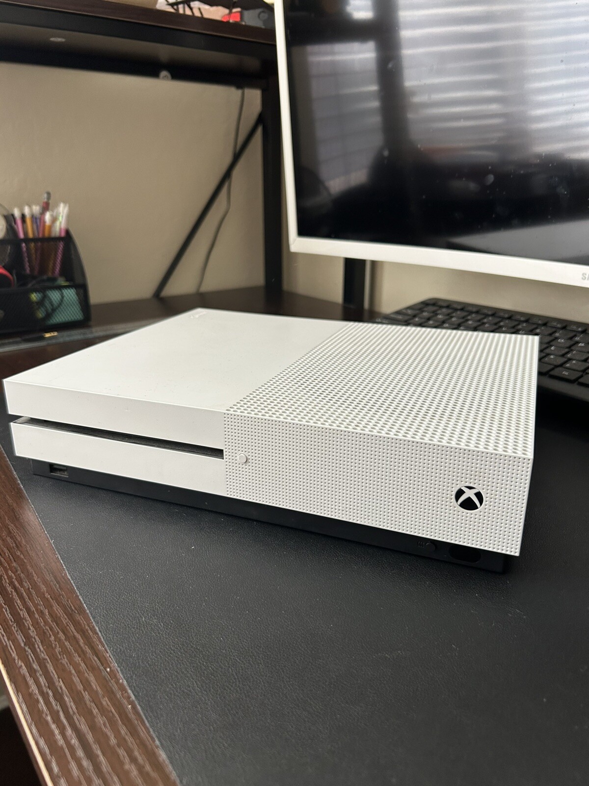 Xbox One S 500GB with 2 Controllers and Rechargeable Batteries
