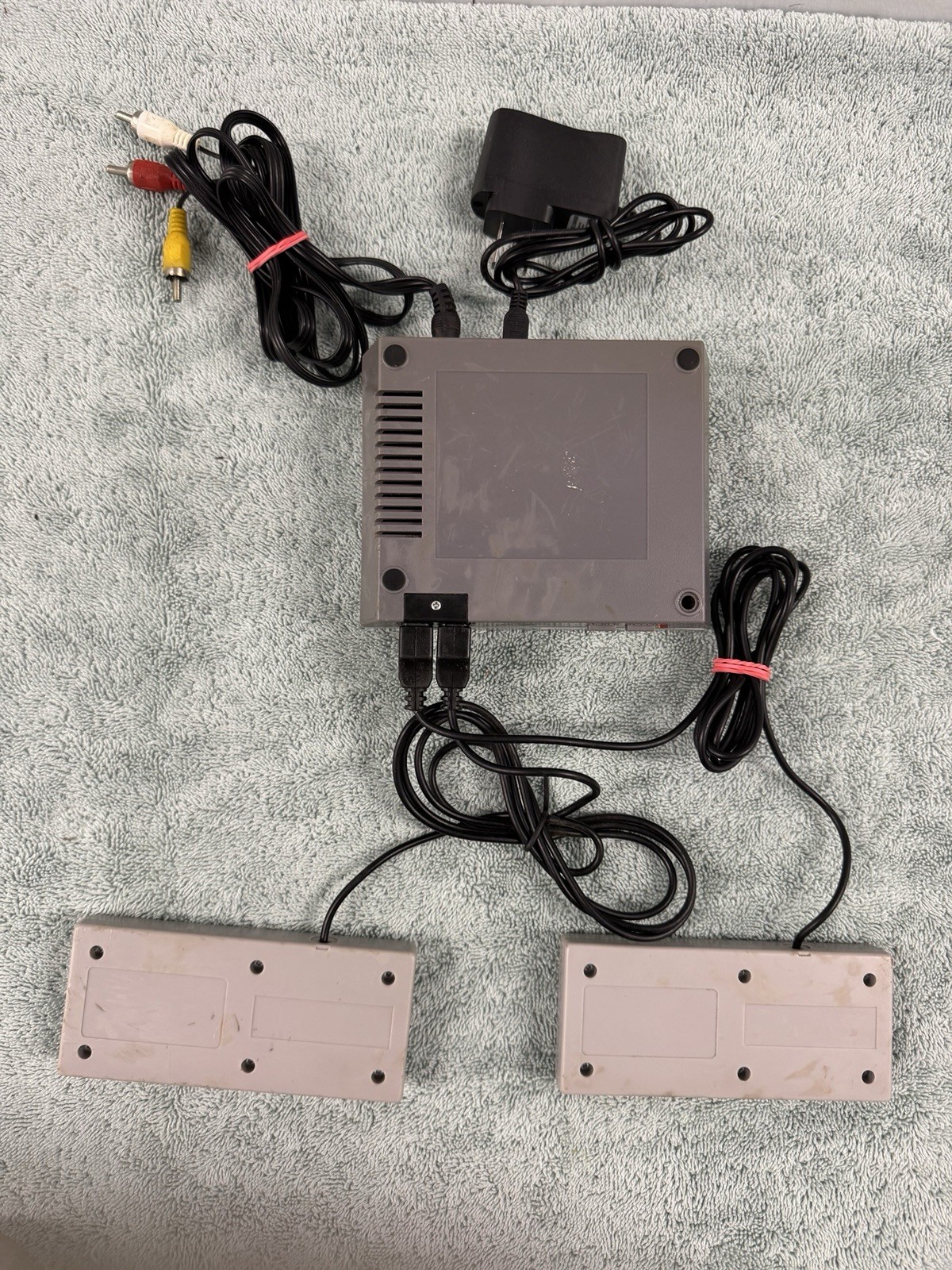 8-Bit Retro Entertainment System Console – 2 Controllers – Tested