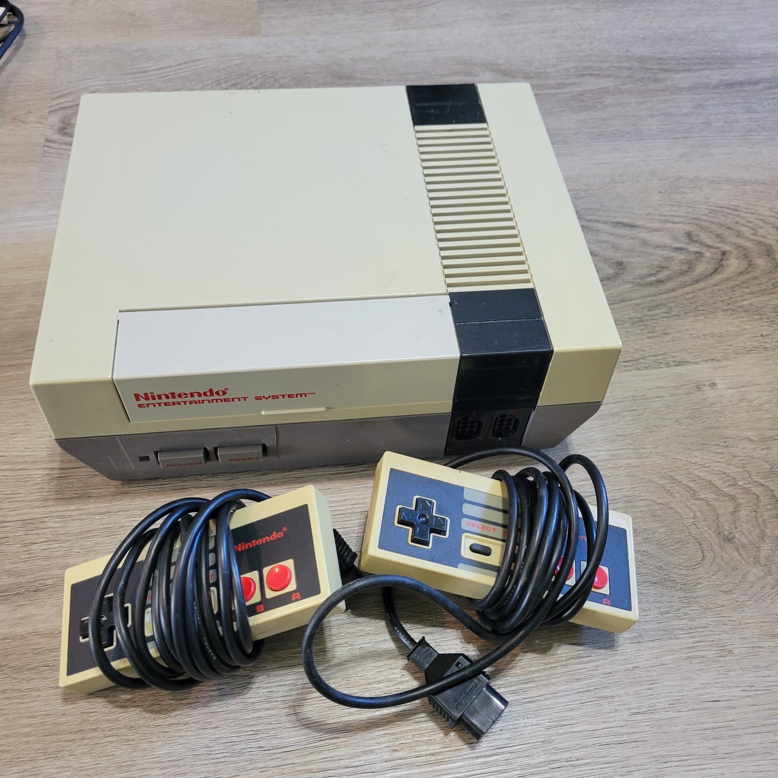 1985 Nintendo NES Console Bundle Tested Working 19 Games Power Pad Zapper Lot