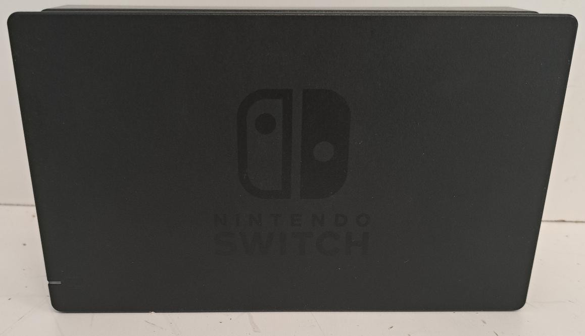 NINTENDO SWITCH W/ DOCK & CORD IN GOOD CONDITION AS PICTURED TESTED (P10023547)