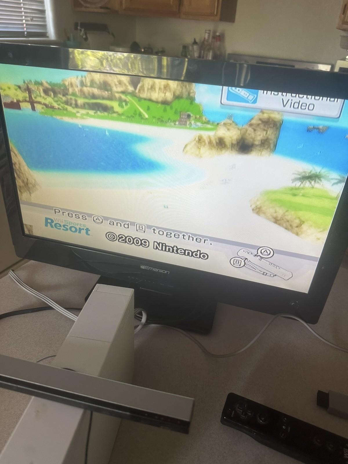 Nintendo Wii Console Bundle Powers On but won’t take disc. Selling as parts ship
