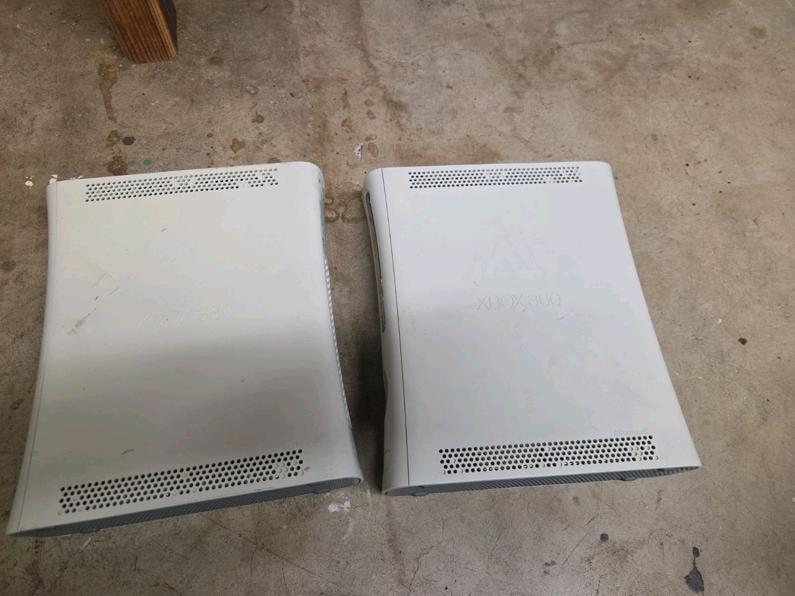 Lot of 2 Xbox 360 Original Fat Consoles White, both power on AS IS free ship
