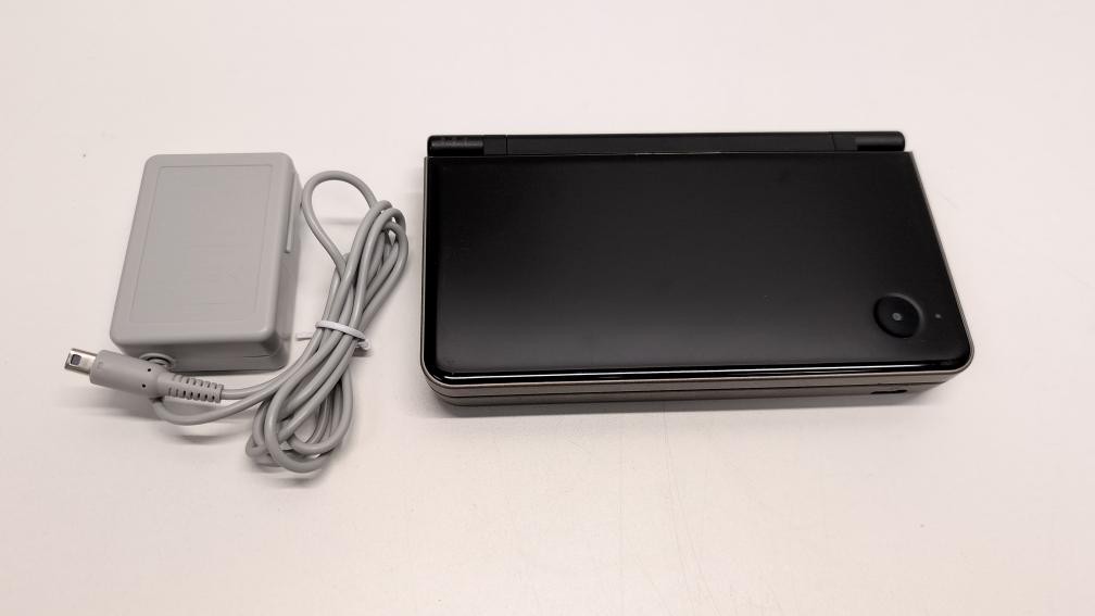Nintendo DSI – Black & Grey – With Charger (P03066148)