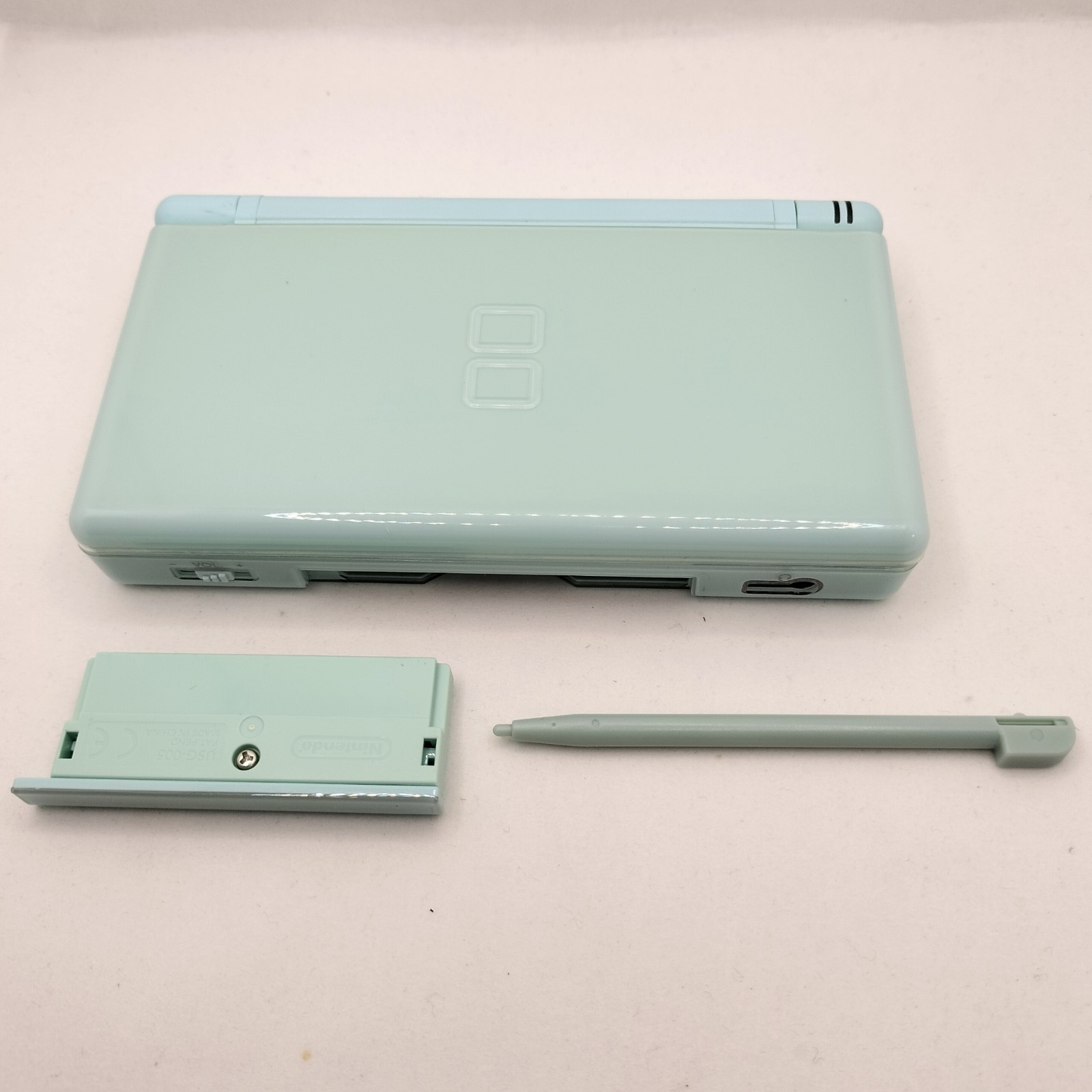 Nintendo DS Lite Ice Blue Console USG-001 Bundle Small Hinge Crack Works Great