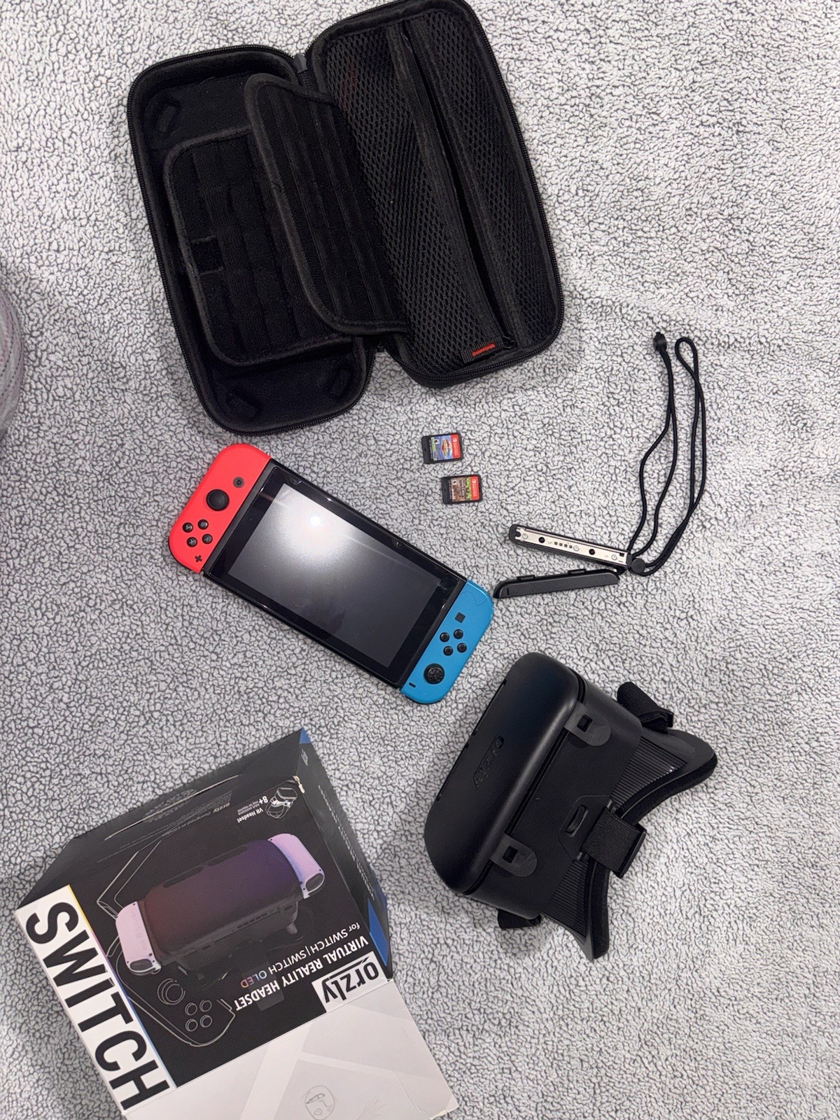 Nintendo Switch + 2 Games/ Carrying Case/ Virtual Reality Headset Bundle