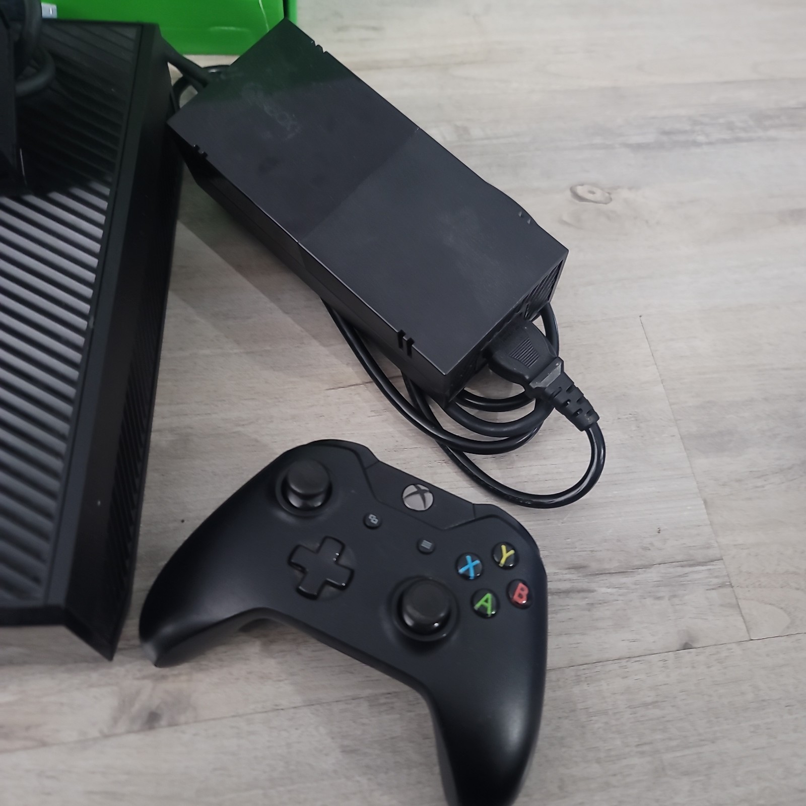 Xbox One 500GB Bundle Kinect Controller 8 Games