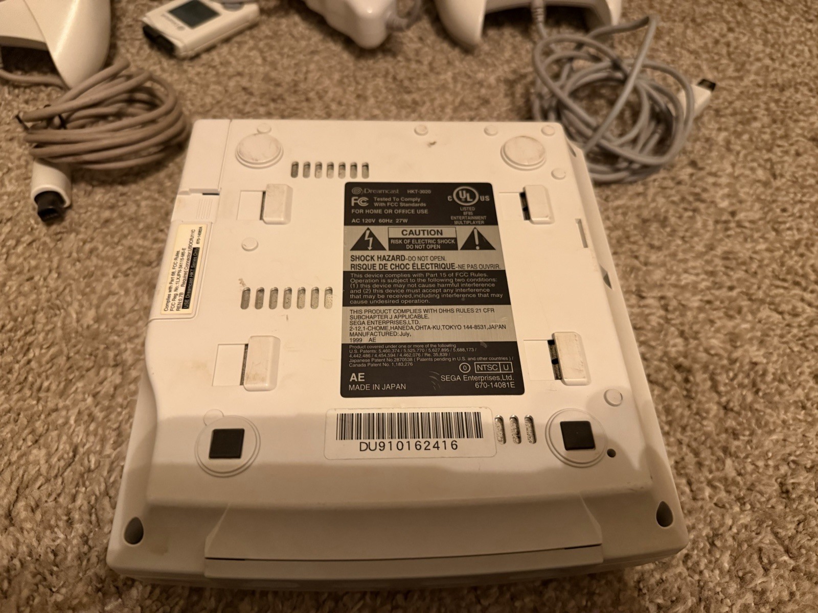 Saga Dreamcast Console Two Controllers, Gun, Power And AV Cable + VMU TESTED