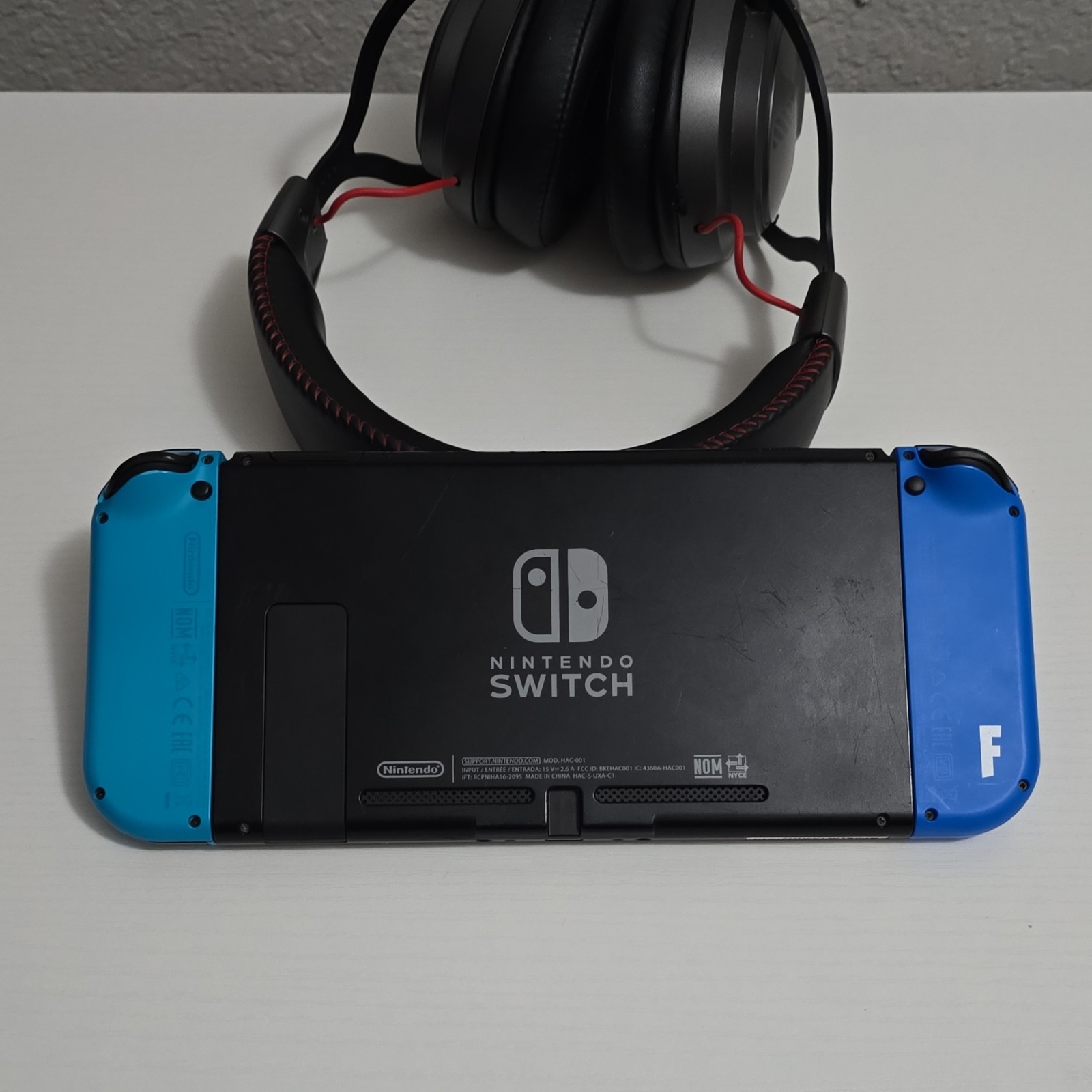 Nintendo Switch HAC-001 Console Blue Joy-Con, Dock, AC Adapter, HDMI Cable