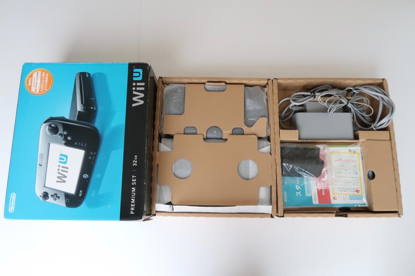 Nintendo WiiU 32GB　Console and Gamepad　Premium Set　Black　JP　tested　NTSC-J［B-44］