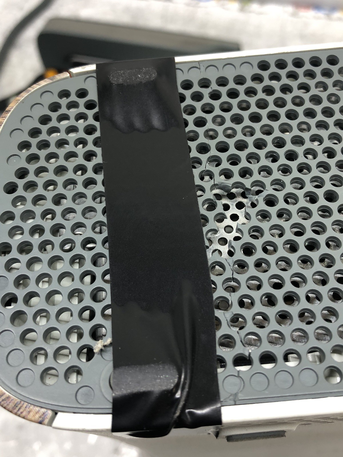XBOX 360 CONSOLE PWRS ON DISC TRAY DOES NOT OPEN PLASTIC DAMAGED WITH CABLES