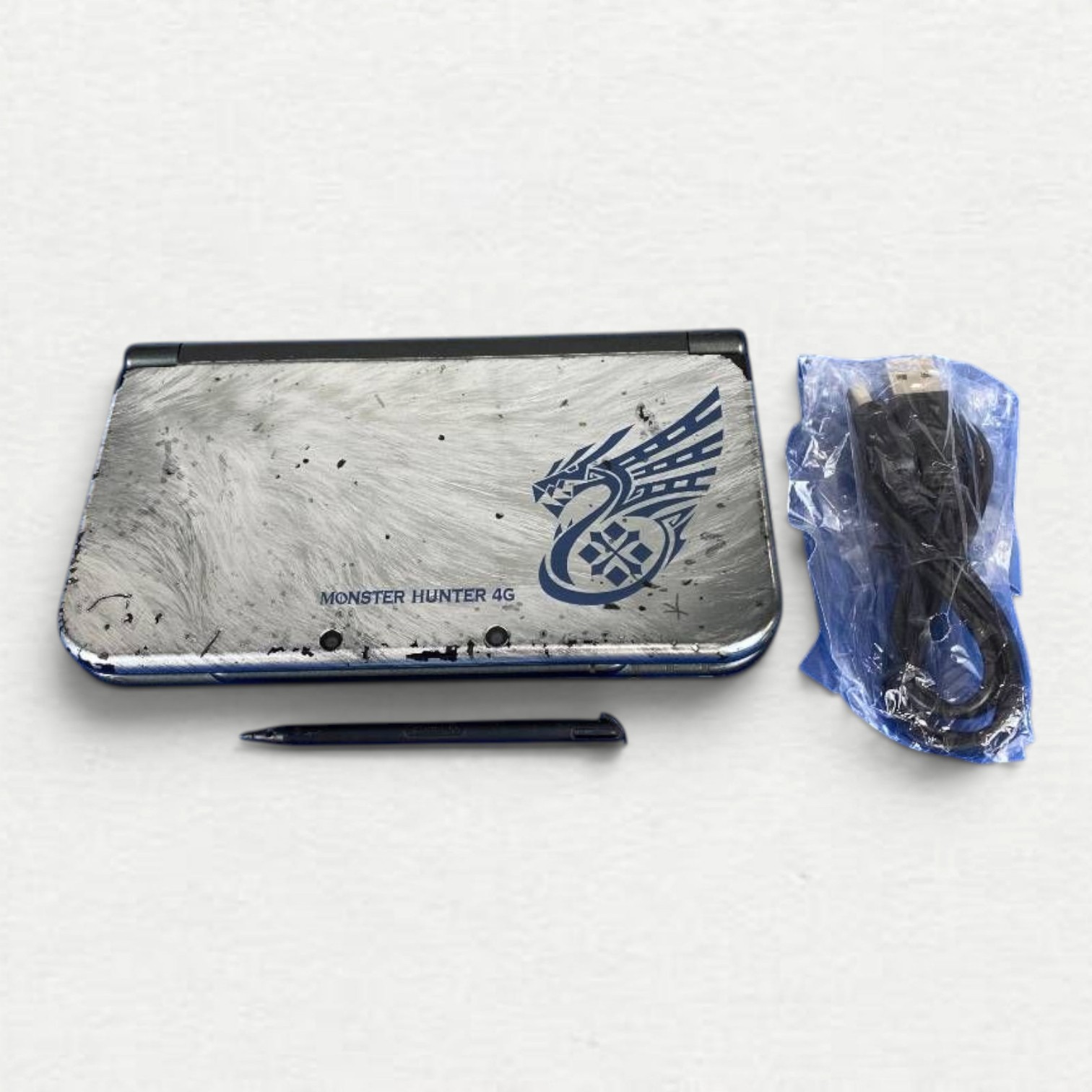 Nintendo New 3DS LL Monster Hunter 4G Edition Handheld System Wi-Fi Capability
