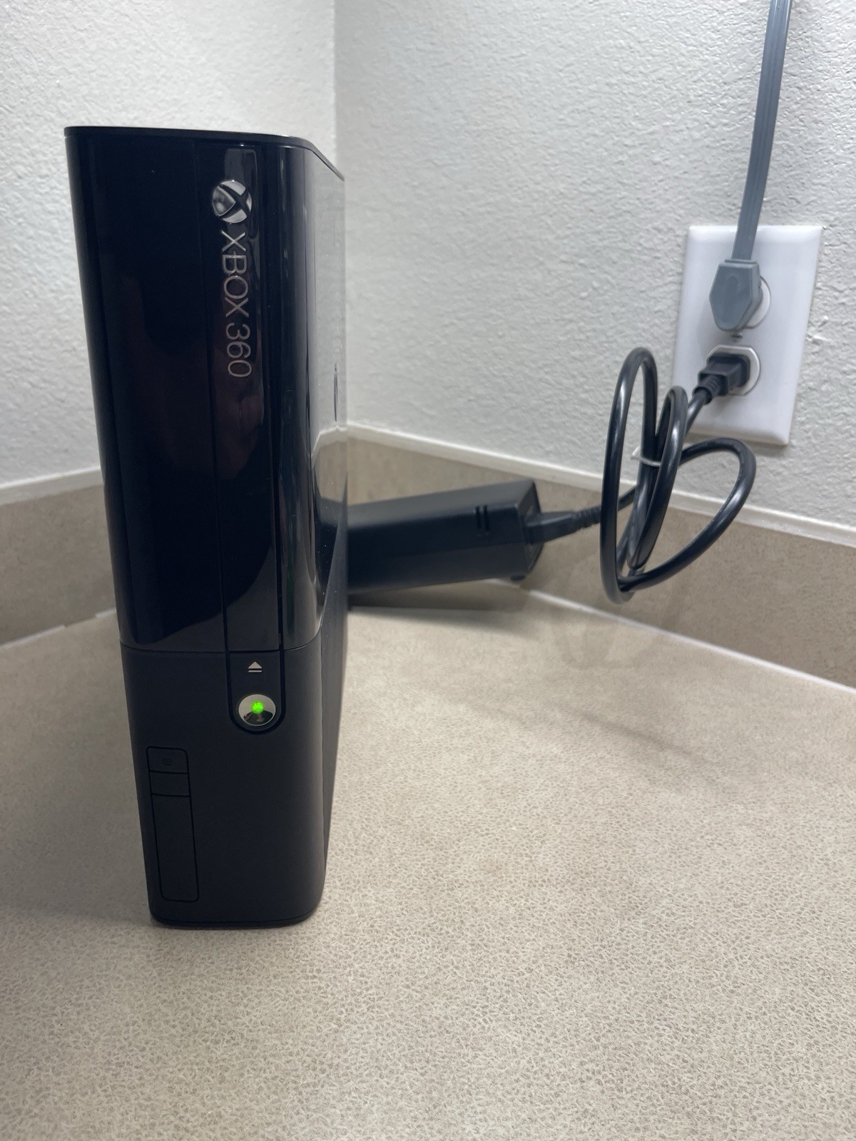 Microsoft Xbox 360 E 250GB Wi-Fi 1080p NTSC-U/C Black w/ 2 Controllers