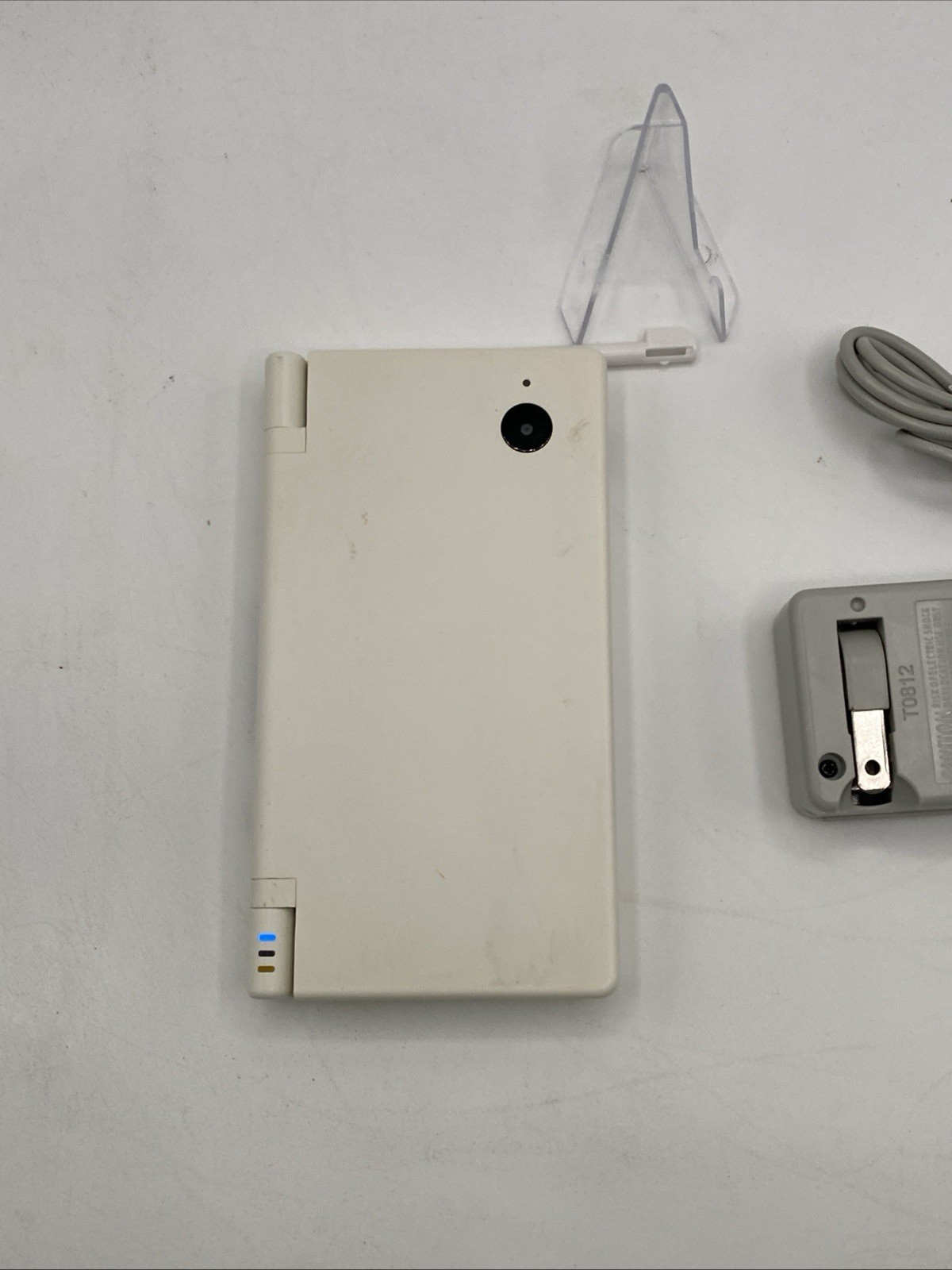 Nintendo DSi White Console Bundle w/ Charger & 16GB SD Card
