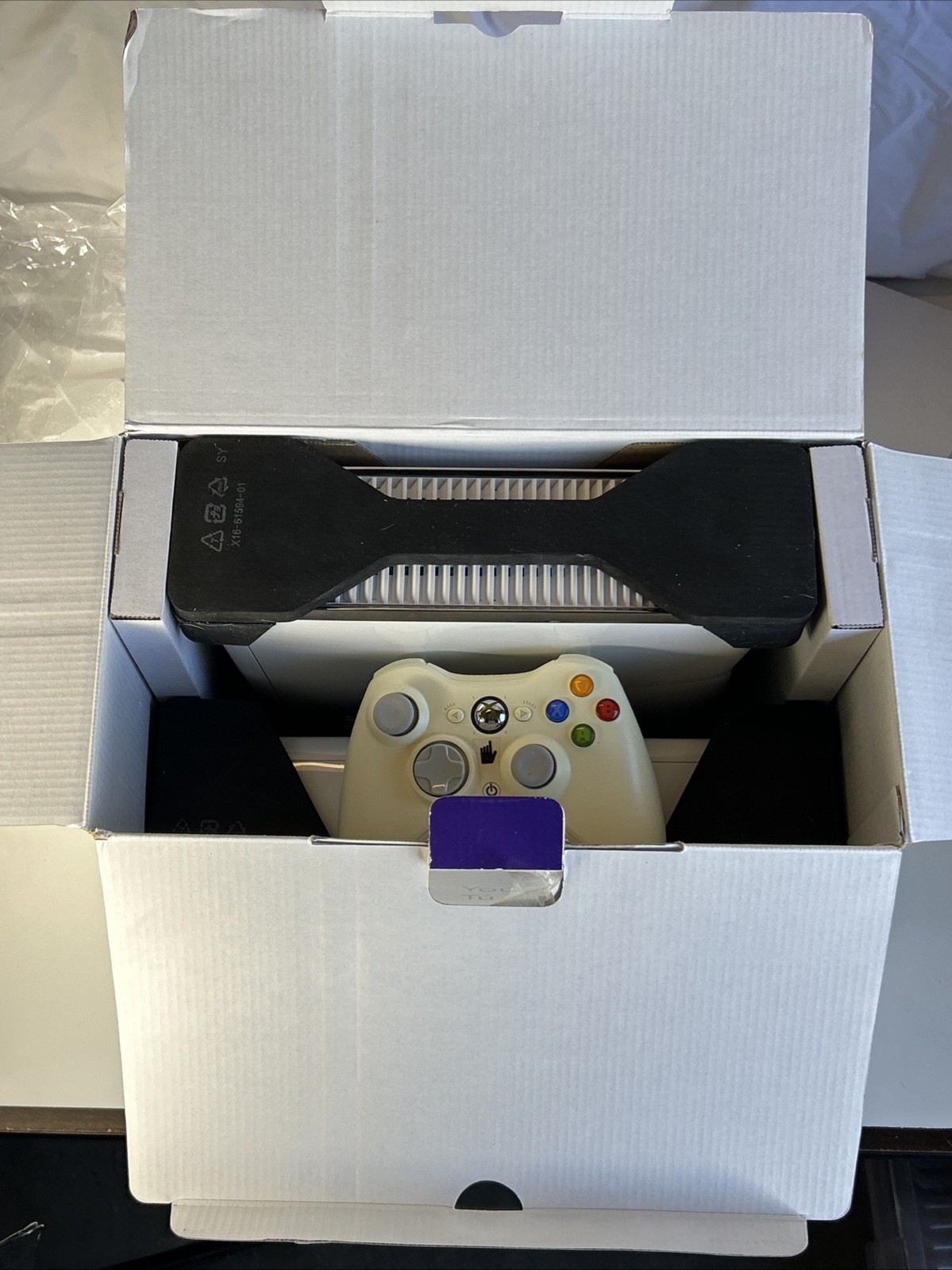 Microsoft Xbox 360 Special Edition Kinect Sports 4GB White Console 1439 W Box