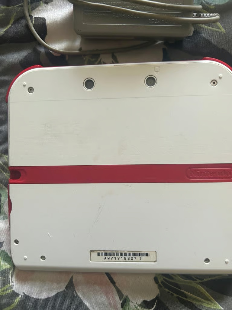 Nintendo 2DS red and white, console with charger came with super Mario bros