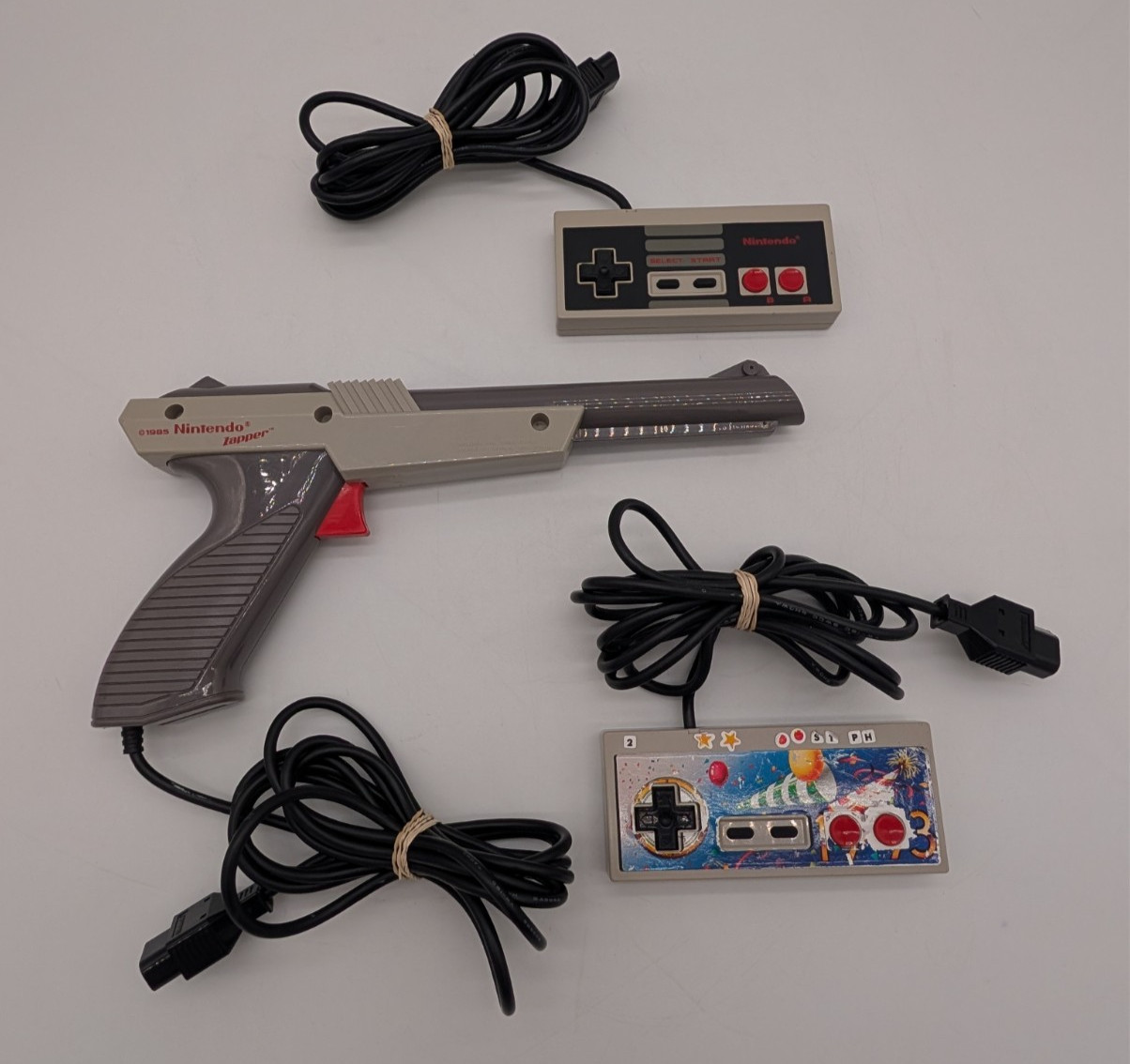 Nintendo NES Console Bundle NES-001 Tested W/ Zapper + Mario 1 2 3 / Duck Hunt