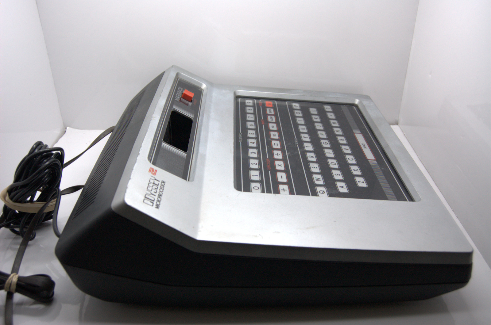 Magnavox Odyssey2 Console Bundle 2 Controllers Tested w/ Manuals & Books