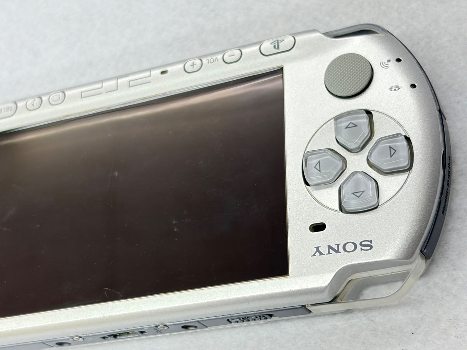 TESTED SONY PSP 3000 SILVER Console + Charger + battery + 3 game Region free 2GB