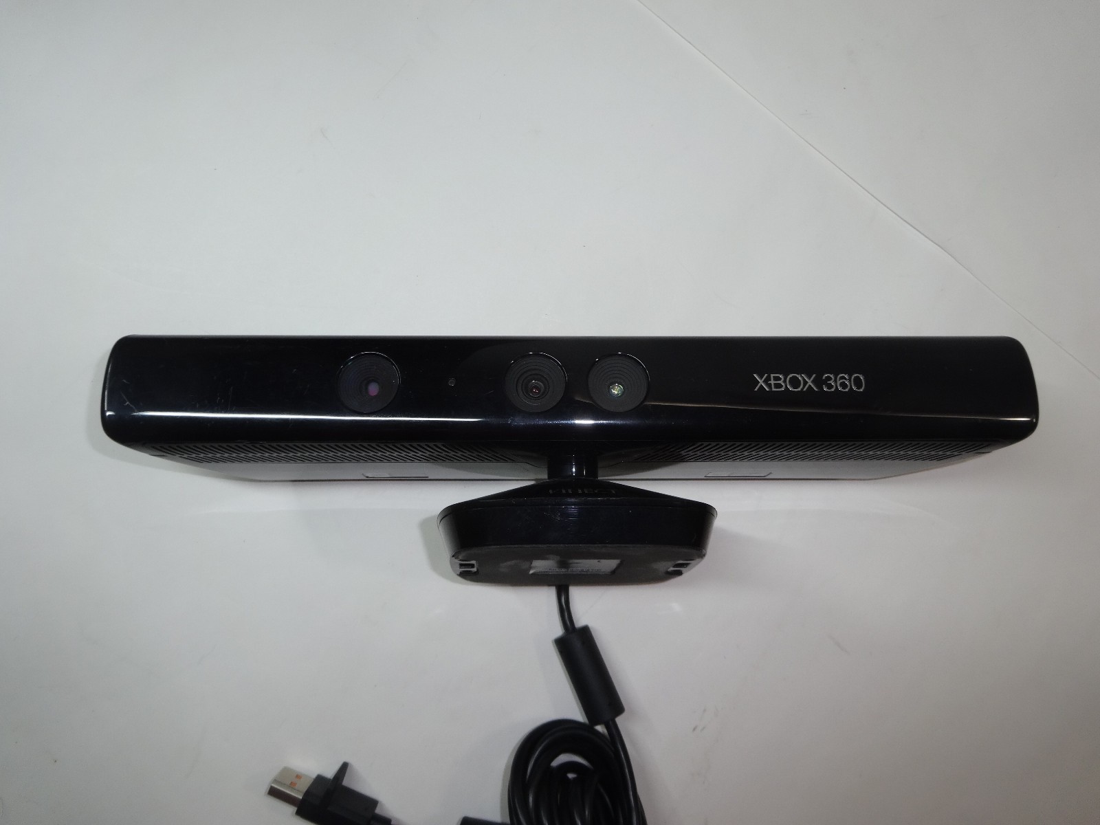 Xbox 360 S 256 GB Bundle: 1439 Console, Kinect , controller and 3 games; Tested