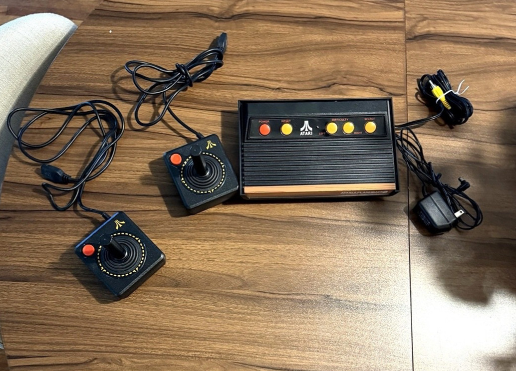Atari Flashback 2 Launch Edition Black Plug&Play TV Game