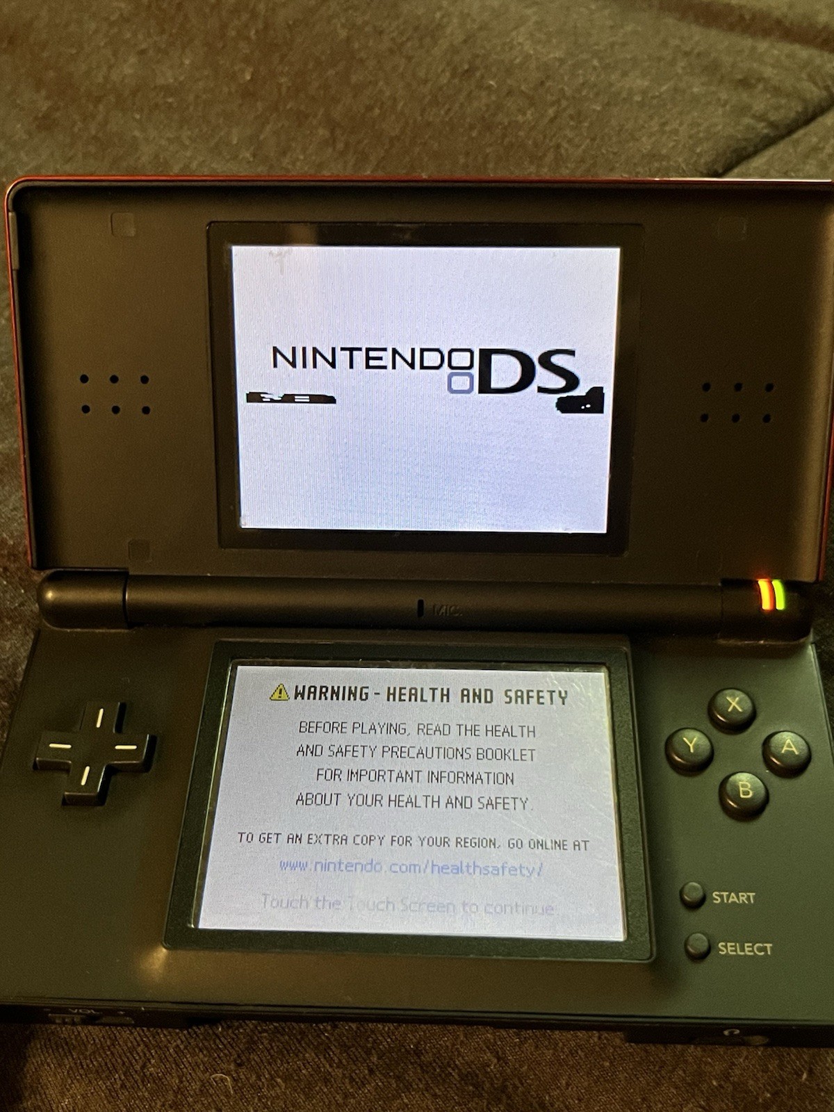 Nintendo DS Lite Crimson Red/Black Some Pixels On Screen Isn’t Working.