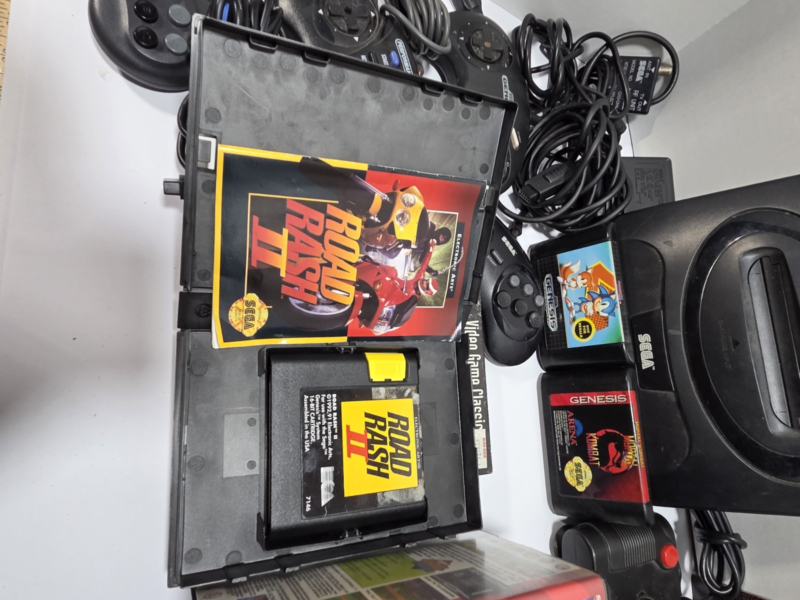 Sega Genesis Bundle lot 10 games 4 controllers, Joysticks.